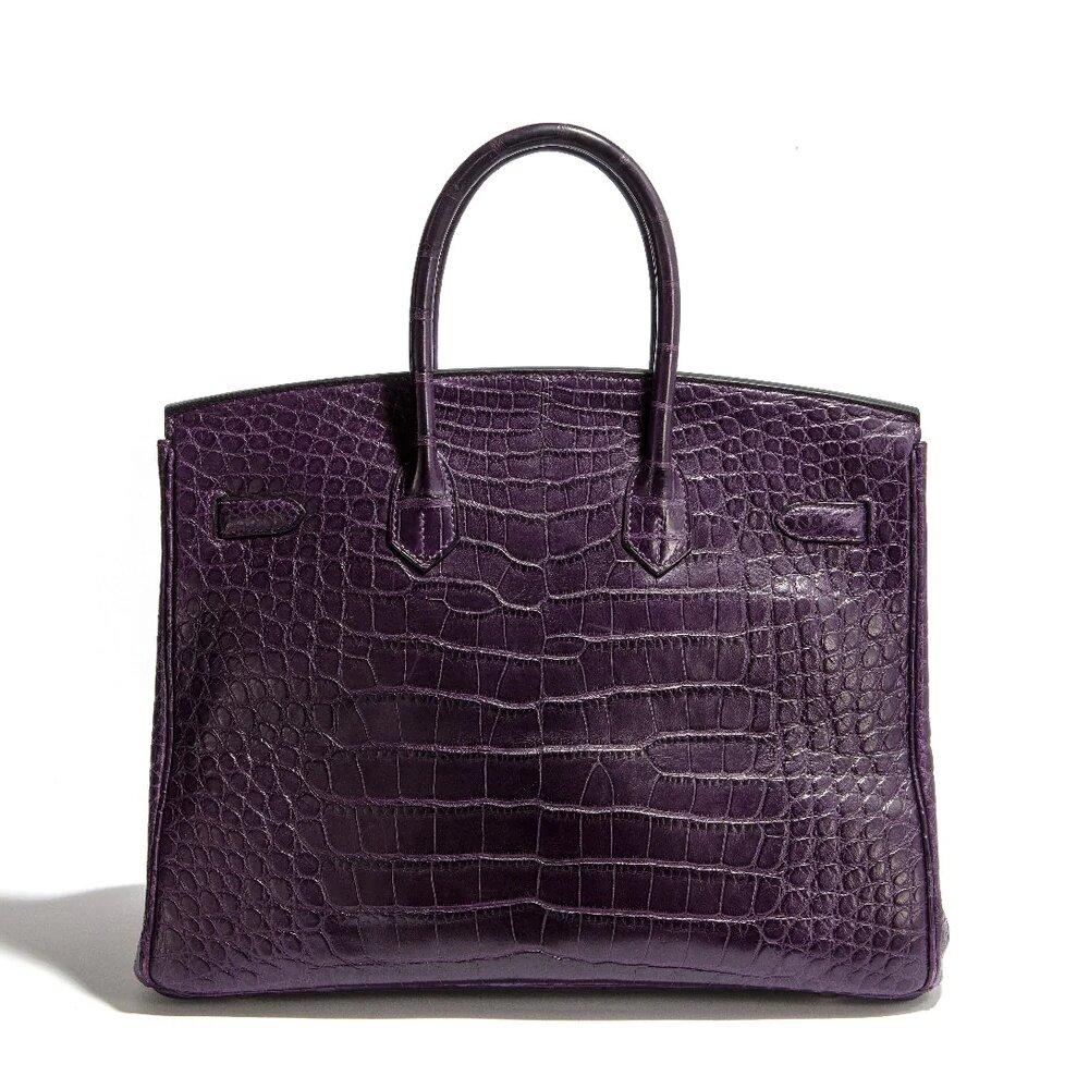 The Birkin bag remains a true statement thanks to Hermes' signature craftsmanship and exclusivity. Crafted in durable and cured Porosus Crocodile skin in an amethyst tone and matte finish, this pre-owned bag is the perfect accessory for any season