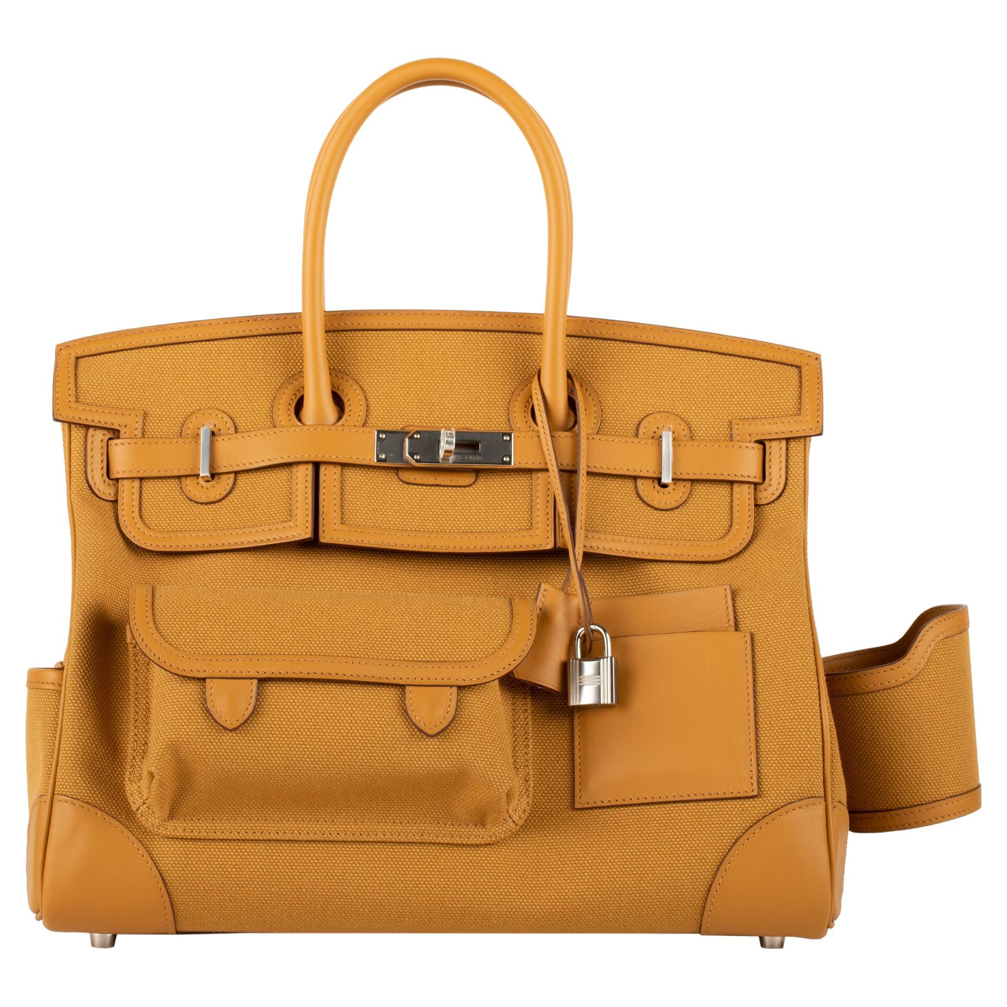 Can I fit a laptop in a Birkin 35?