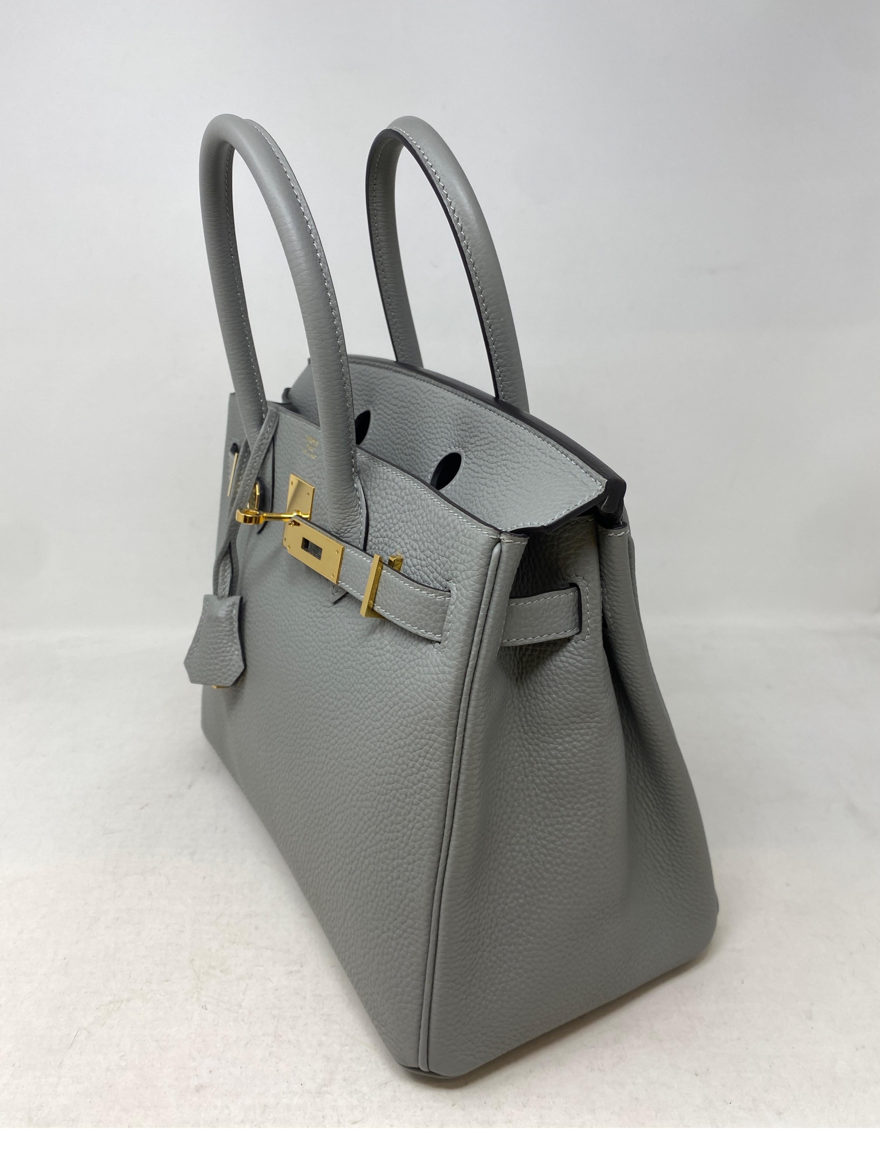 Hermes Birkin Gris Mouette 30 Bag  In Excellent Condition In Athens, GA