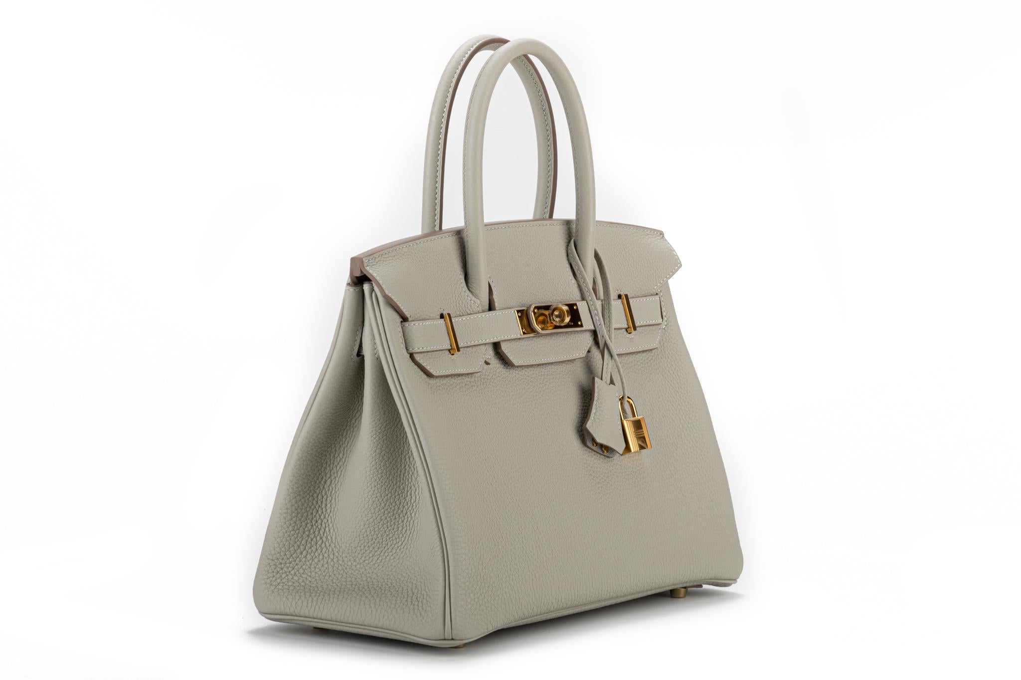 Hermès brand new in box 2020 Birkin bag 30 cm in gris perle togo leather with gold tone hardware. Handle drop, 4