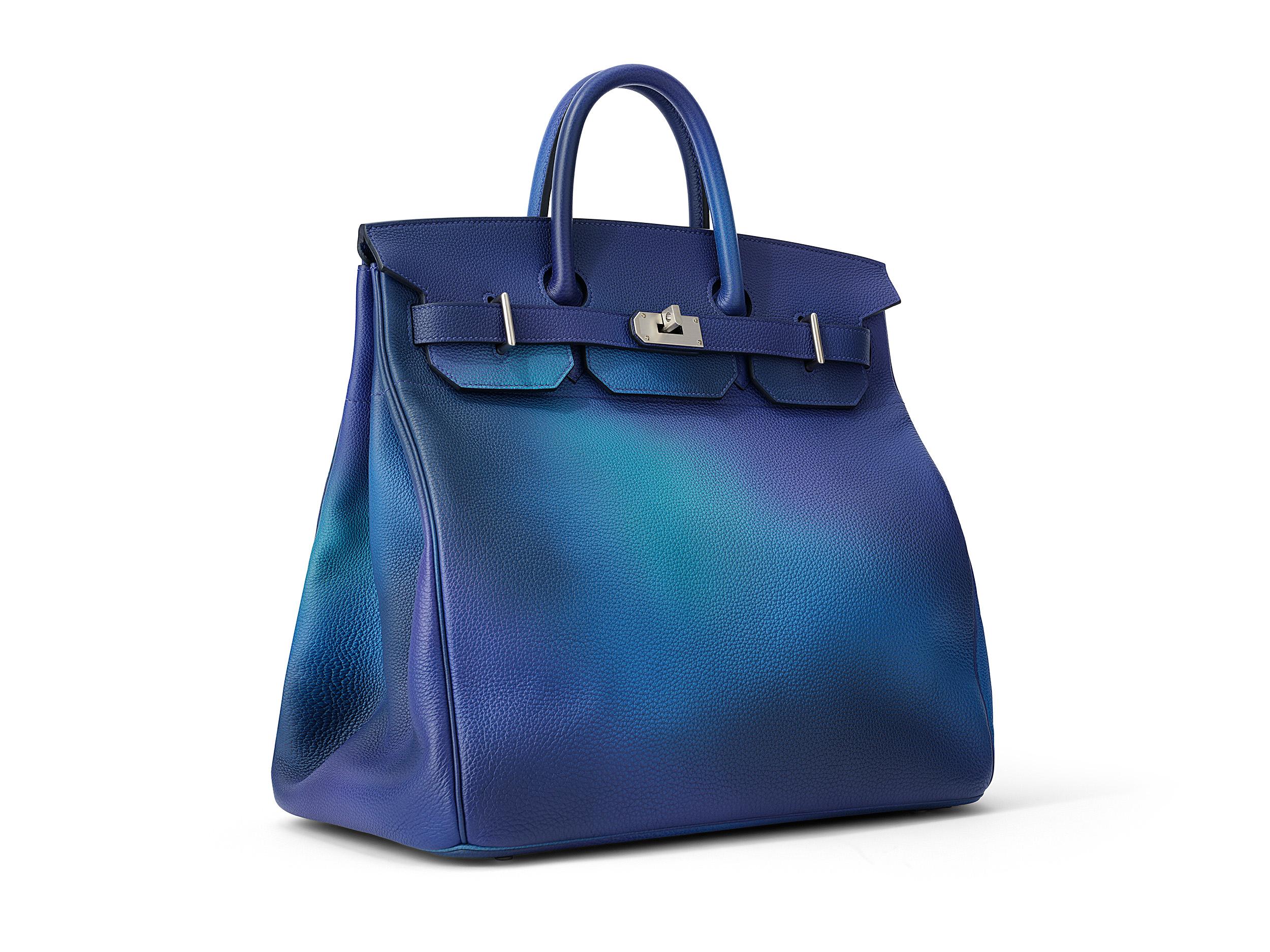Birkin HAC Cosmos 40 d'Hermès, en cuir bleu nuit et togo, avec accessoires en palladium. Le sac n'a pas été porté et est livré dans son intégralité, avec le reçu original.  Timbre Y (2020) 

