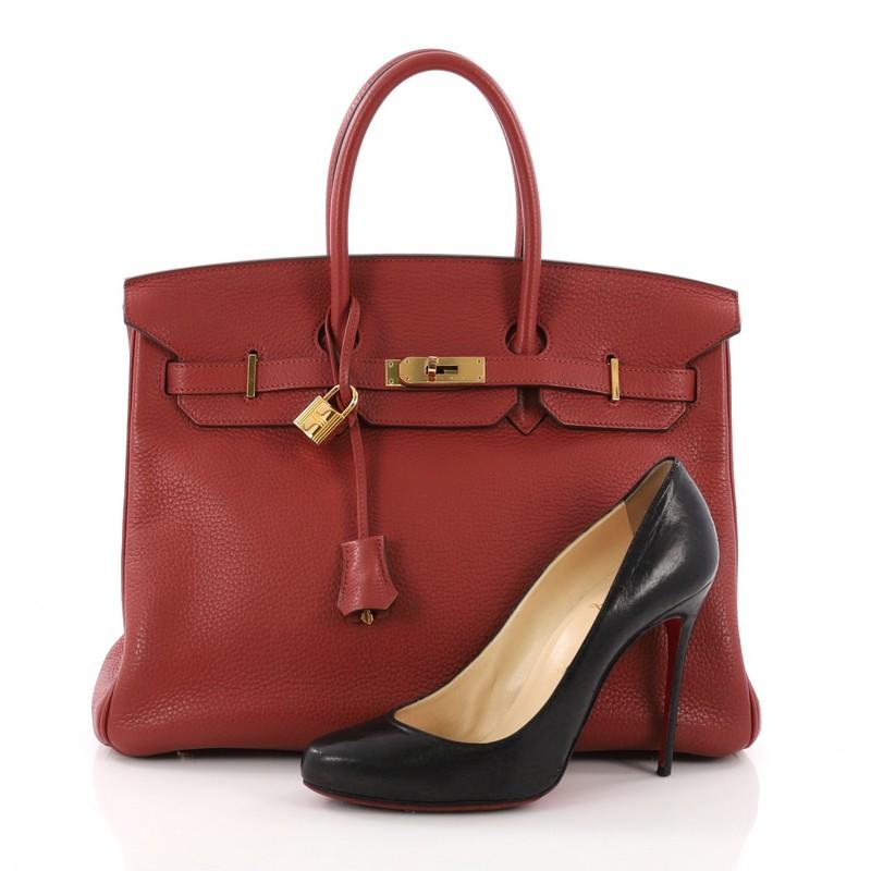 This Hermes Birkin Handbag Sienne Clemence with Gold Hardware 35, crafted from Sienne Clemence leather, features dual rolled handles, front flap and gold-tone hardware. Its turn-lock closure opens to a red leather interior with slip pocket. Date