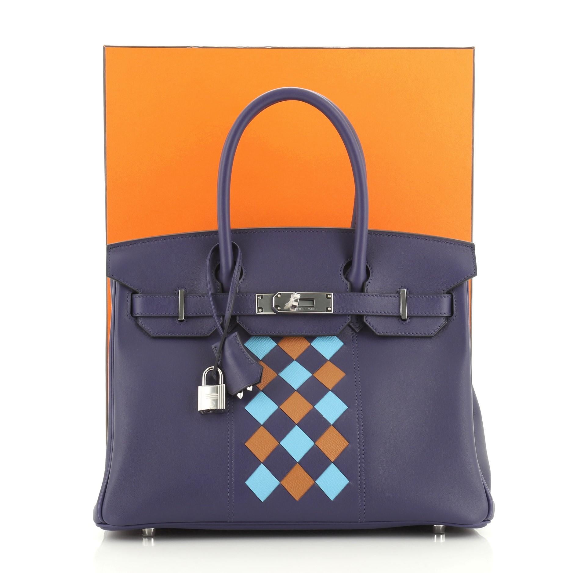 This Hermes Birkin Handbag Tressage Bleu Encre Swift and Palladium Hardware 30, crafted in Bleu Encre, Bleu du Nord, Gold Swift and Epsom leather, features dual rolled handles, front flap, and palladium-tone hardware. Its turn-lock closure opens to