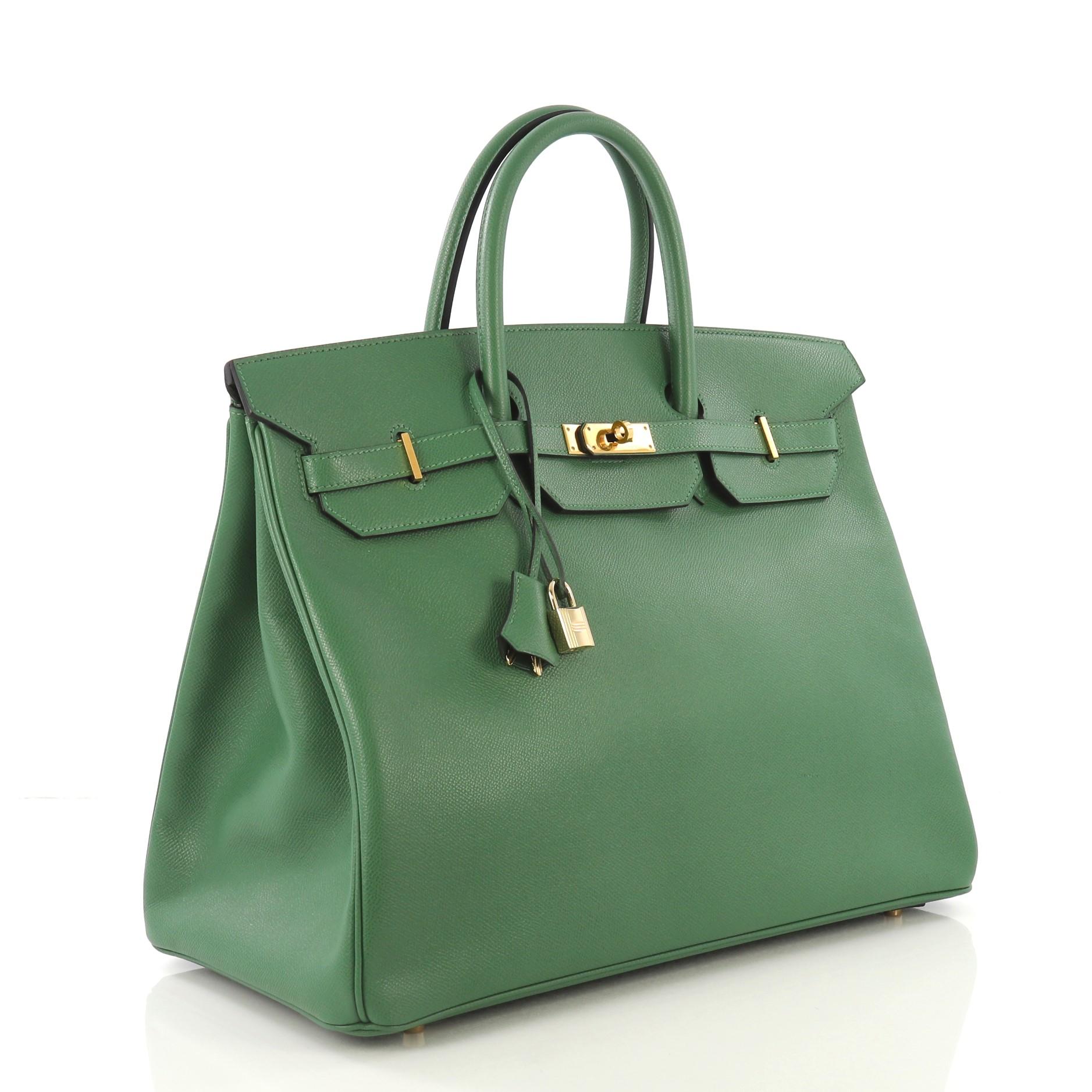 This Hermes Birkin Handbag Vert Bengale Courchevel with Gold Hardware 40, crafted in Vert Bengale green Courchevel leather, features dual rolled handles, frontal flap, and gold hardware. Its turn-lock closure opens to a Vert Bengale green Chevre