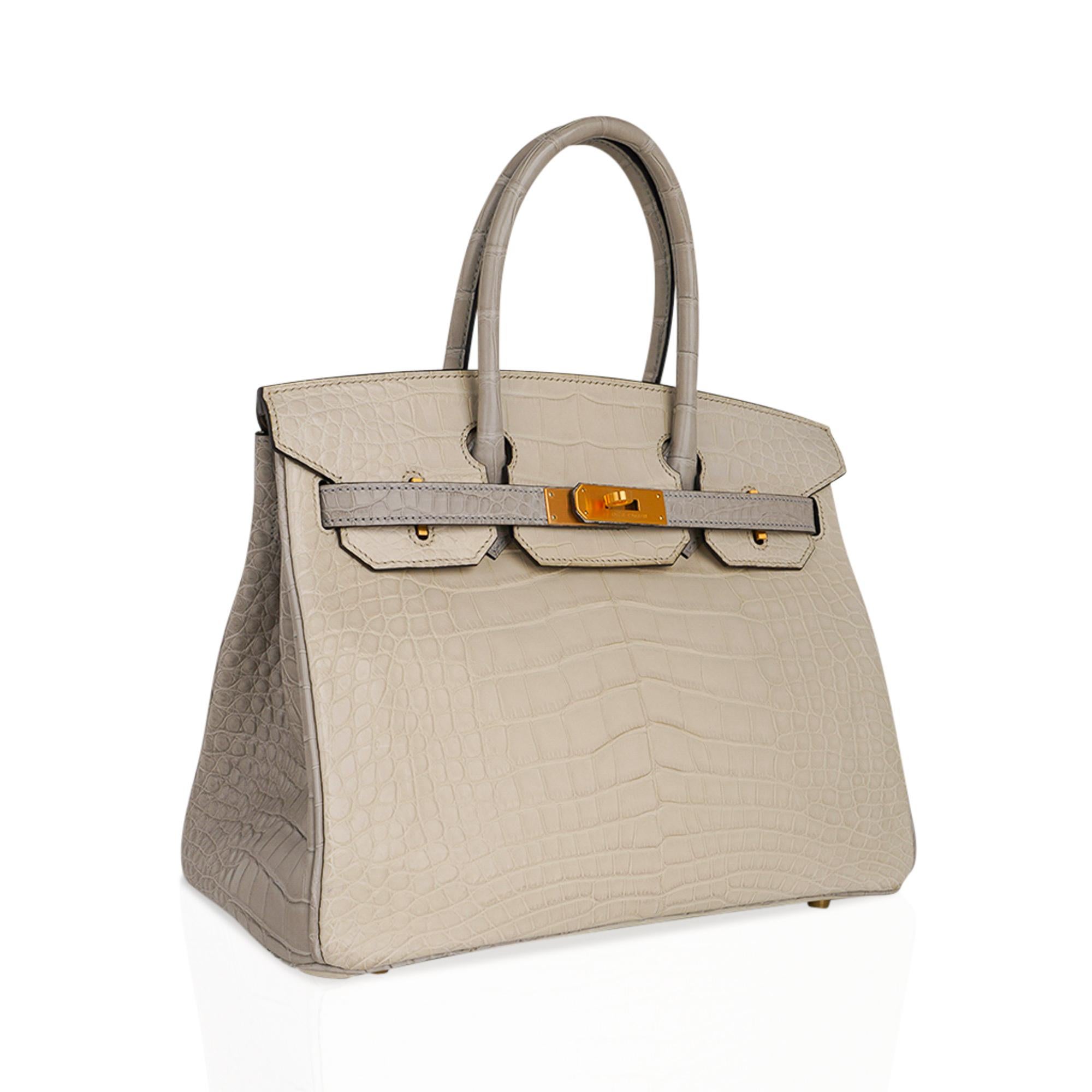 Mightychic offers an Hermes Birkin HSS 30 bag featured in exquisite Matte Vanille and Gris Perle Alligator.
Remarkably beautiful neutral bag that is elegant and sophisticated.
Complimented with brushed gold hardware.
NEW or NEVER WORN
Comes with the
