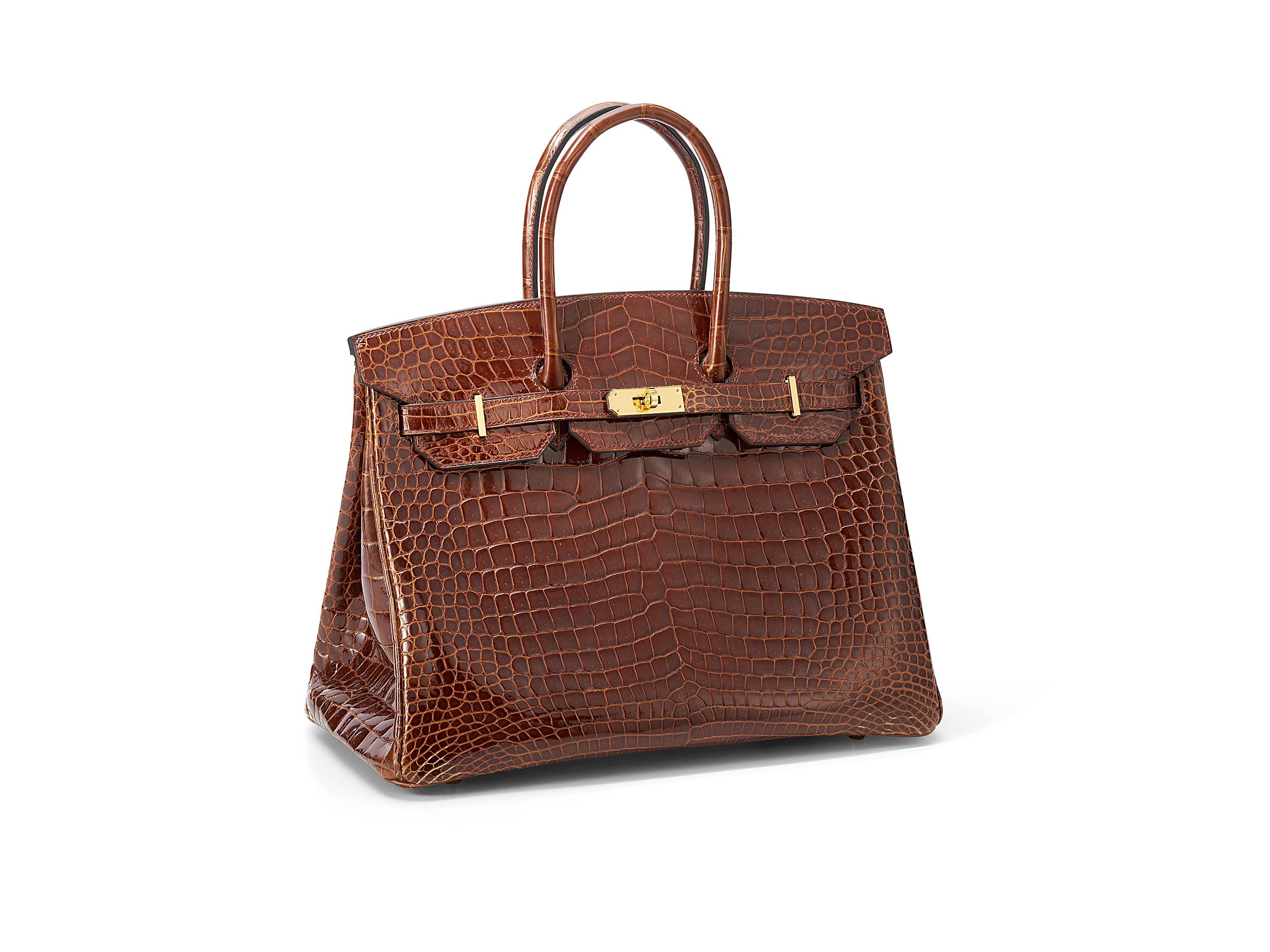 Hermès Birkin HSS 35 in honey and shiny crocodile porosus leather with gold hardware. The bag is in very good condition, has a small mark on one corner as pictured. Comes as full set including the original receipt and Cites.

Bags with a horse shoe
