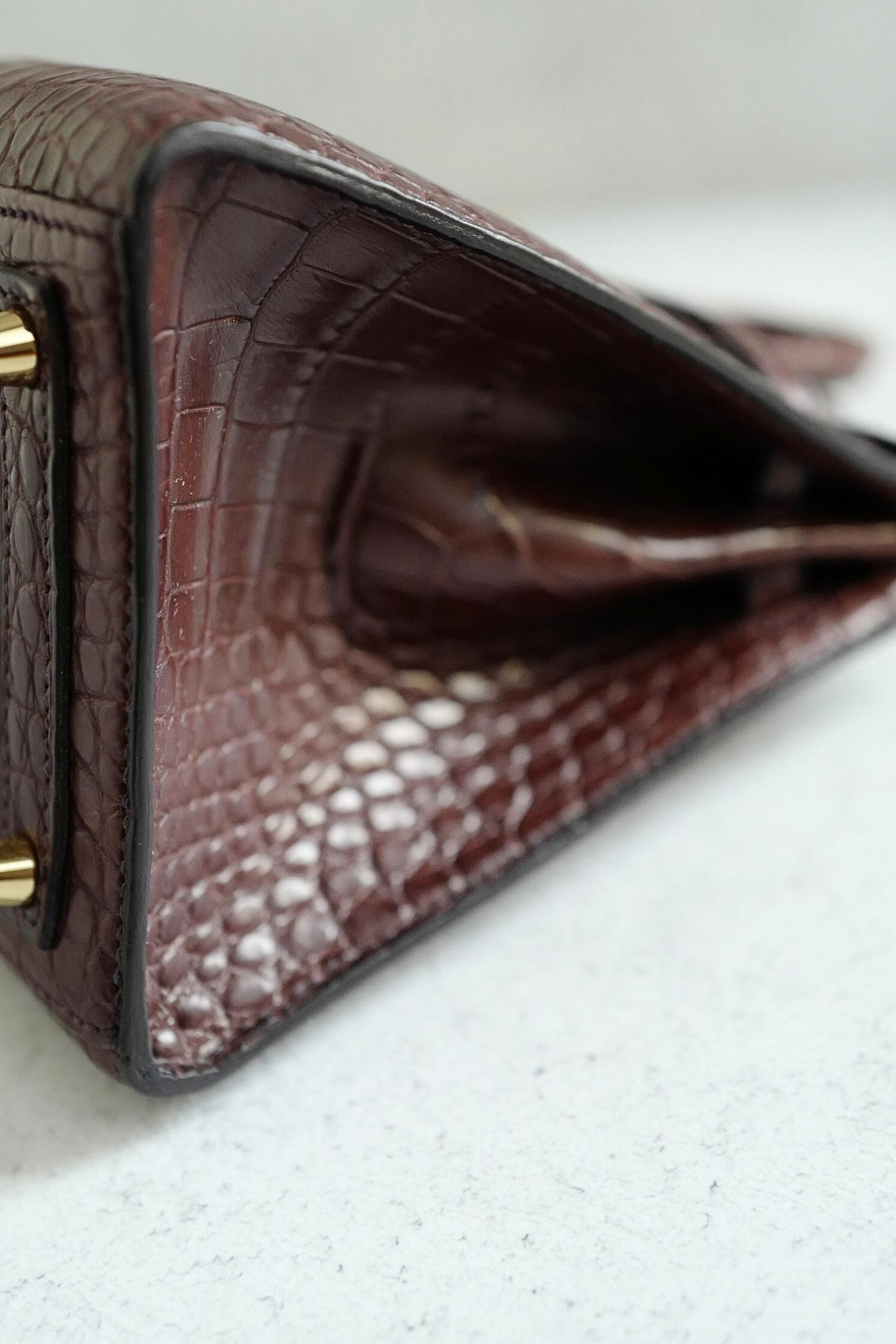 HERMÈS Birkin Sellier 20 Havane Matte Alligator with Gold Hardware in vendita 12