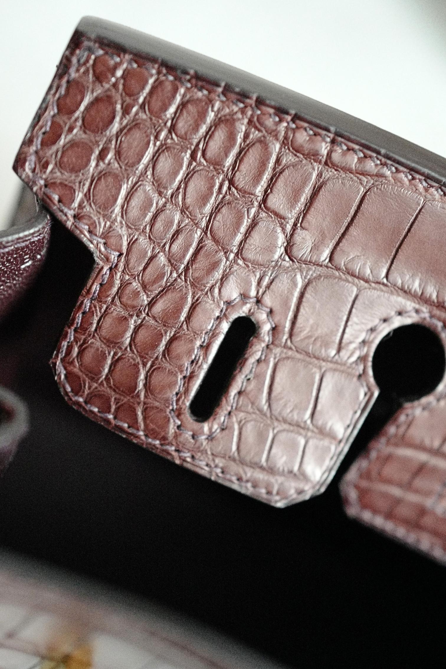 HERMÈS Birkin Sellier 20 Havane Matte Alligator with Gold Hardware in vendita 14