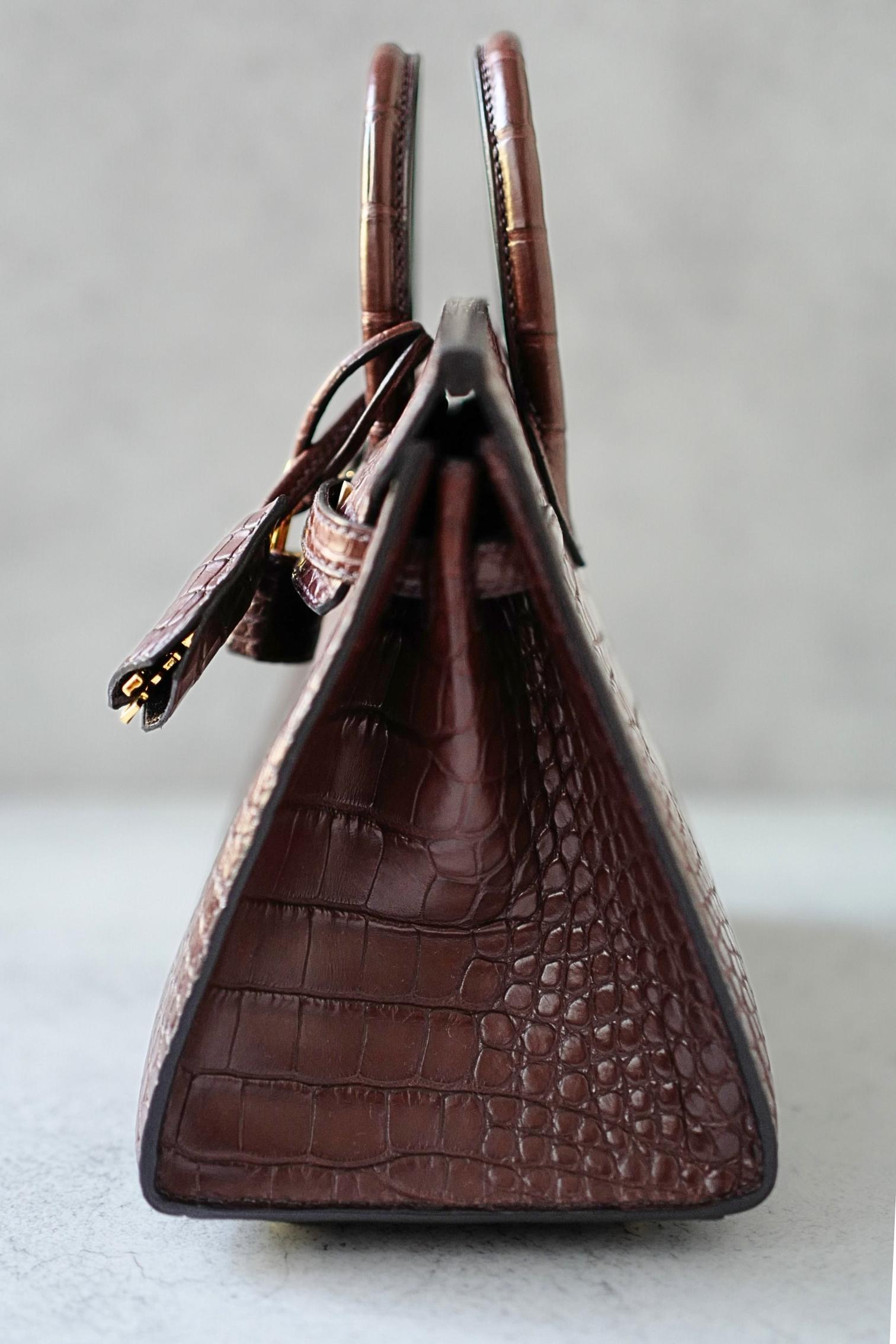 da uomo o donna HERMÈS Birkin Sellier 20 Havane Matte Alligator with Gold Hardware in vendita