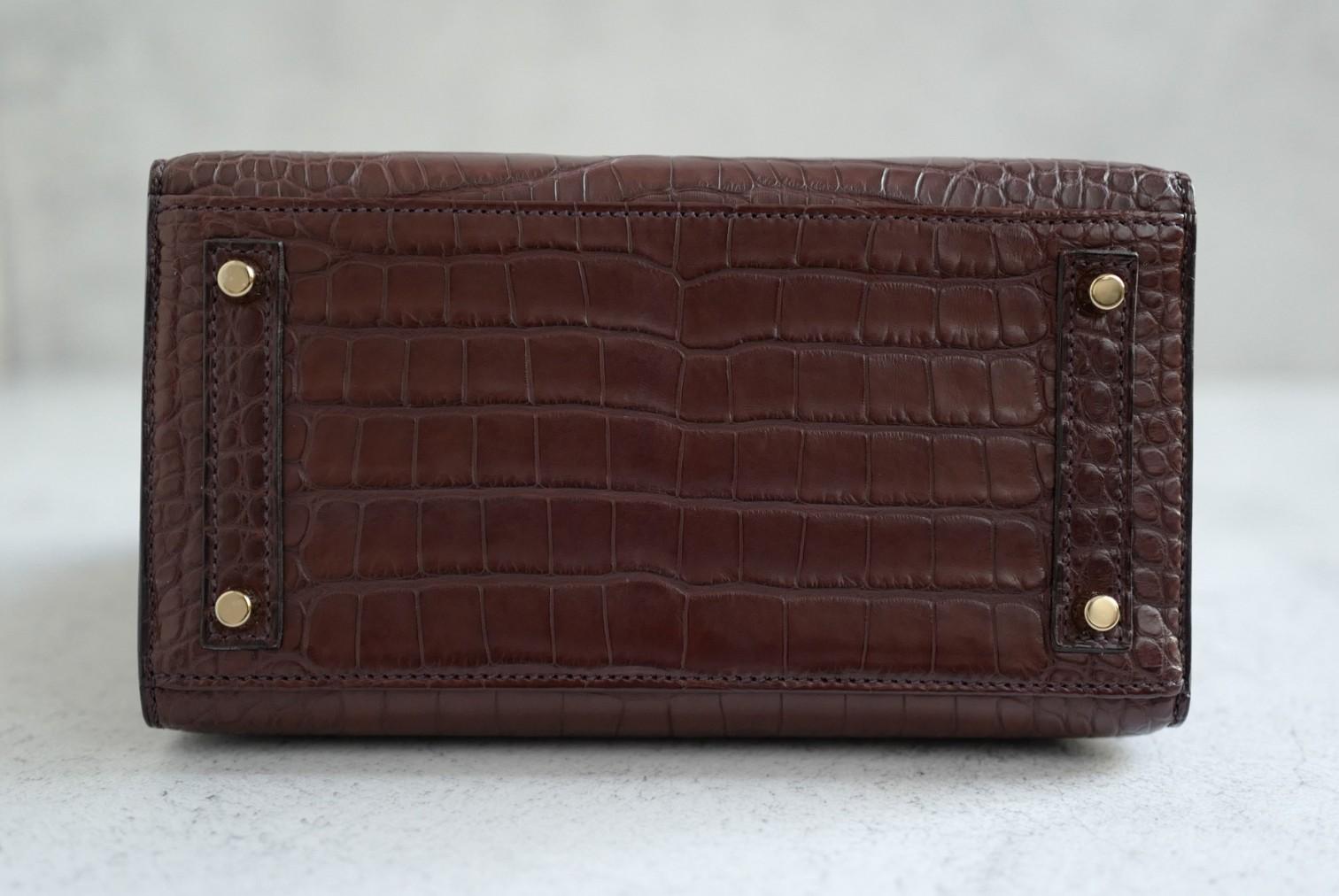 HERMÈS Birkin Sellier 20 Havane Matte Alligator with Gold Hardware in vendita 1