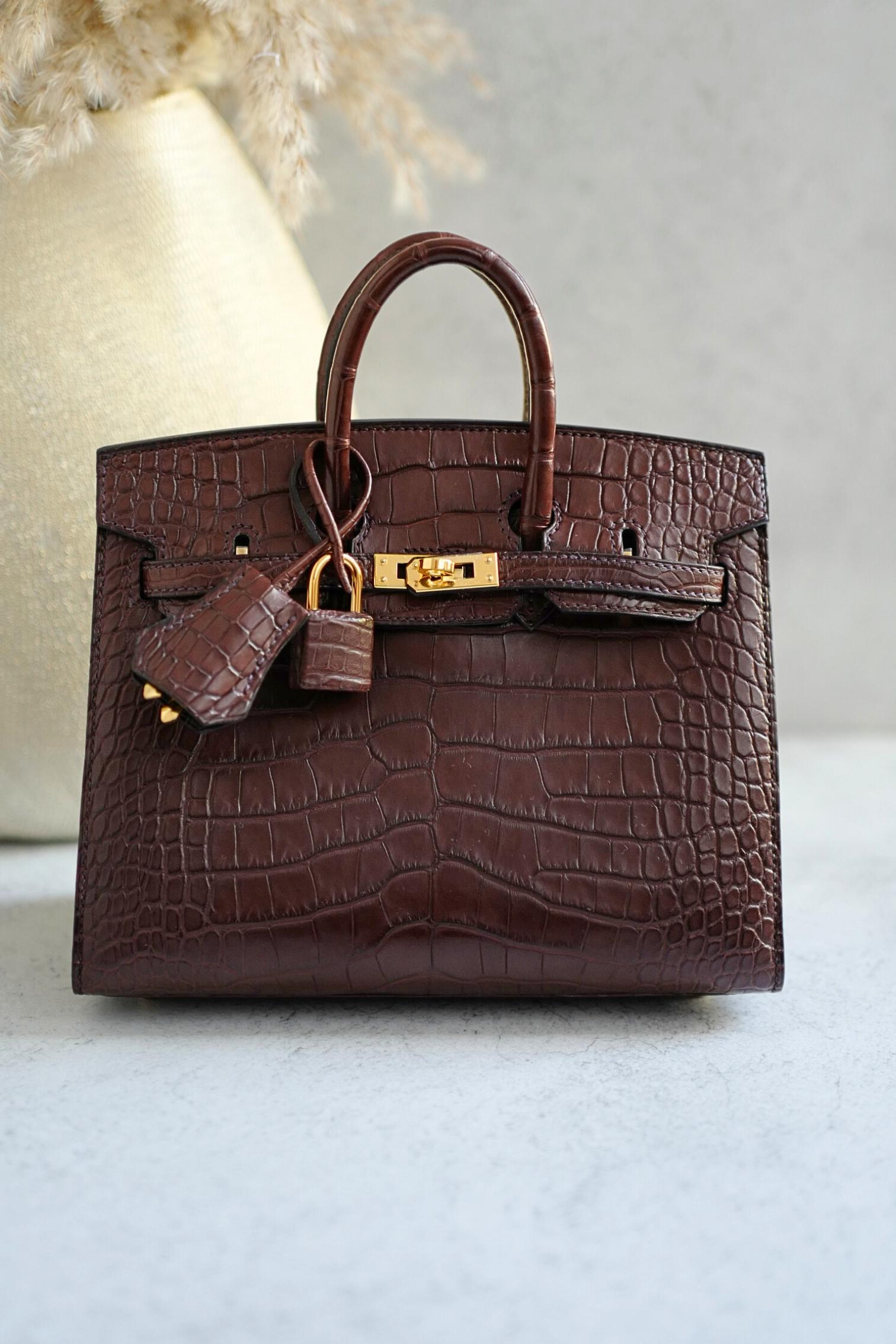 HERMÈS Birkin Sellier 20 Havane Matte Alligator with Gold Hardware in vendita 4