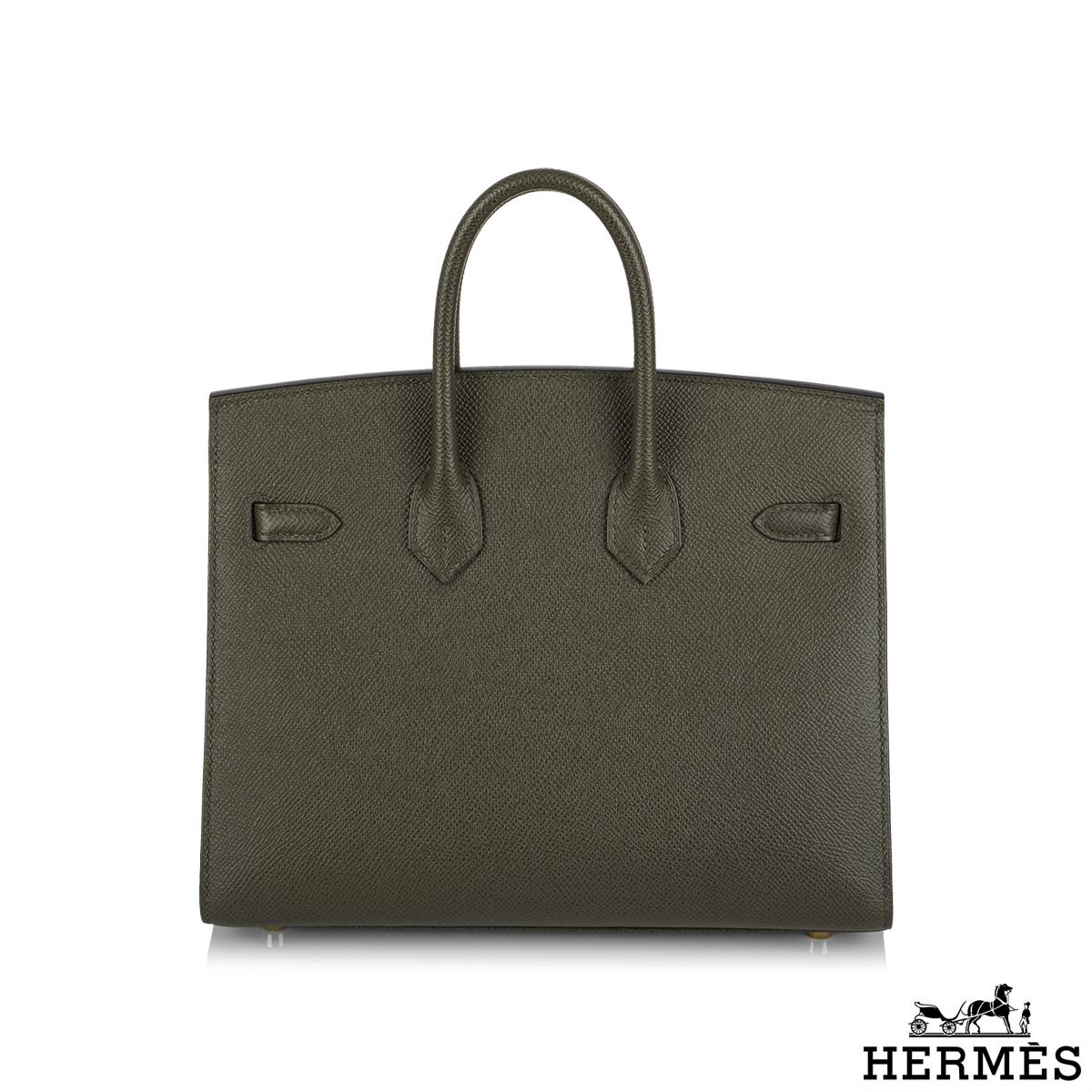 A gorgeous Hermès Birkin Sellier 25cm Vert de Gris bag. The exterior of this birkin is in vert de gris Epsom leather with tonal stitching. It features gold tone hardware with two straps and front toggle closure. The interior is lined with vert de