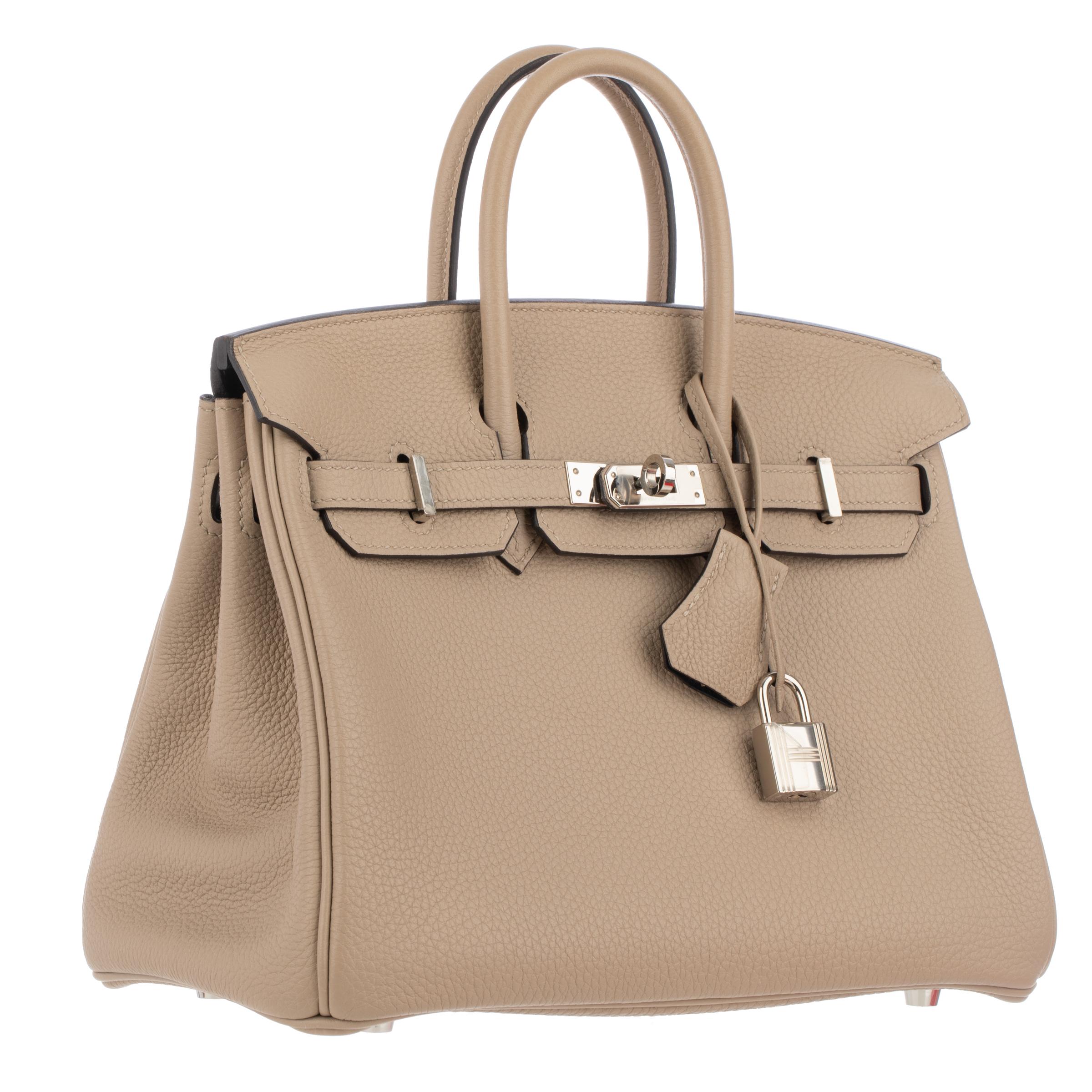Brand: Hermes

Product: Birkin Retourne

Size:
CM: L 25 cm x H 18.5 cm x D 13 cm
INCH: W 9.25