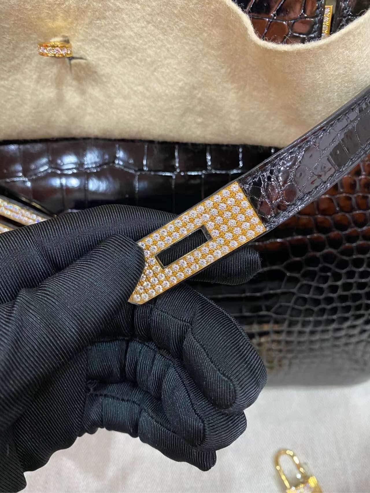Hermes Birkin35 Crocodile Porosus noir Or jaune 18K avec diamants en vente 6