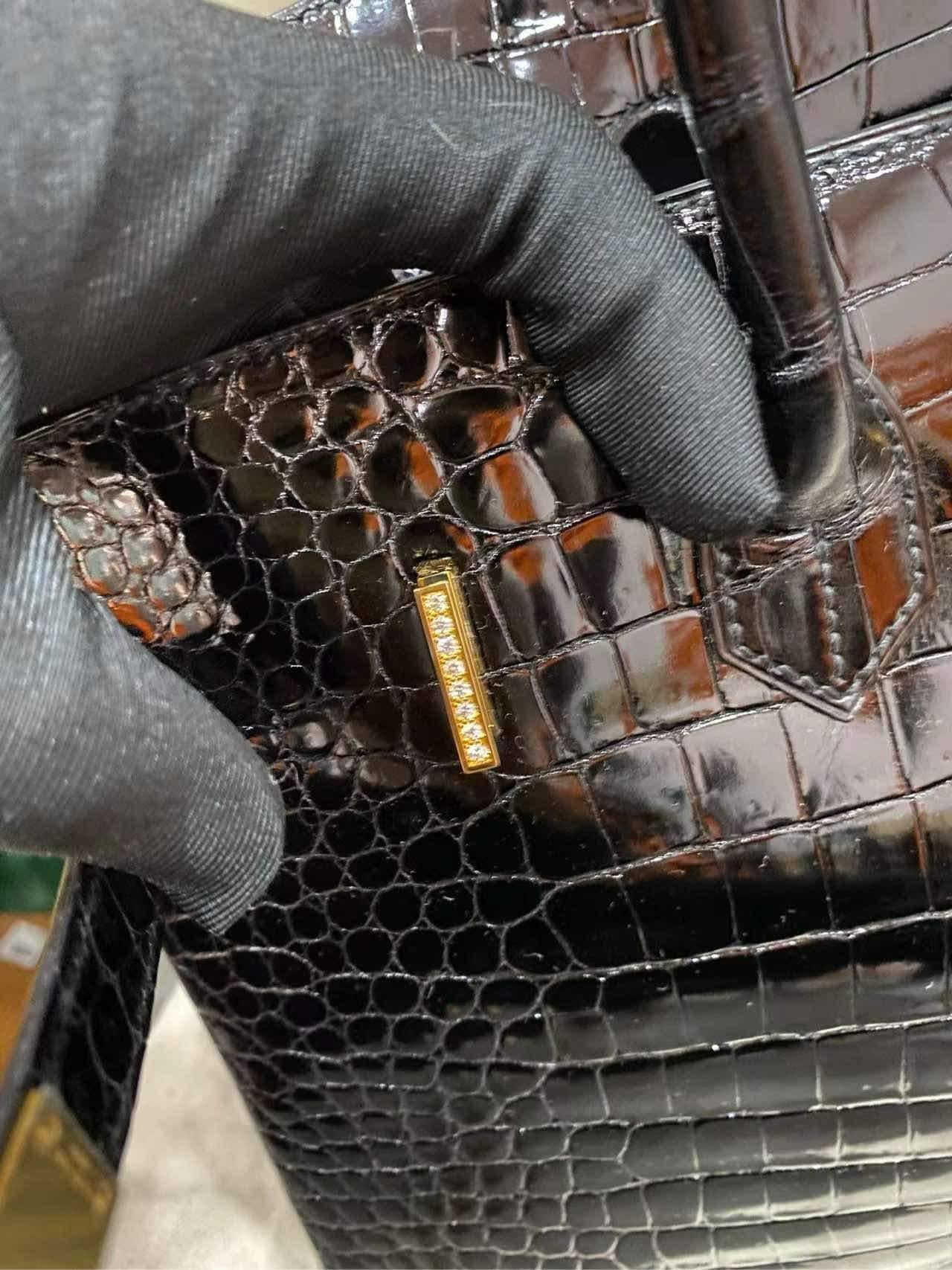 Hermes Birkin35 Crocodile Porosus noir Or jaune 18K avec diamants en vente 7