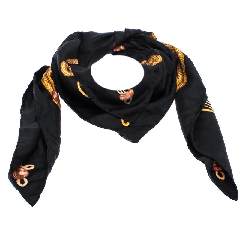 Get a distinctive look with this elegant scarf from Hermes. The twill scarf has been woven from 100% silk, This luxurious scarf comes in stunning shades of black and gold and flaunts a marvellous Brandebourgs pattern. Wear it with your work attire