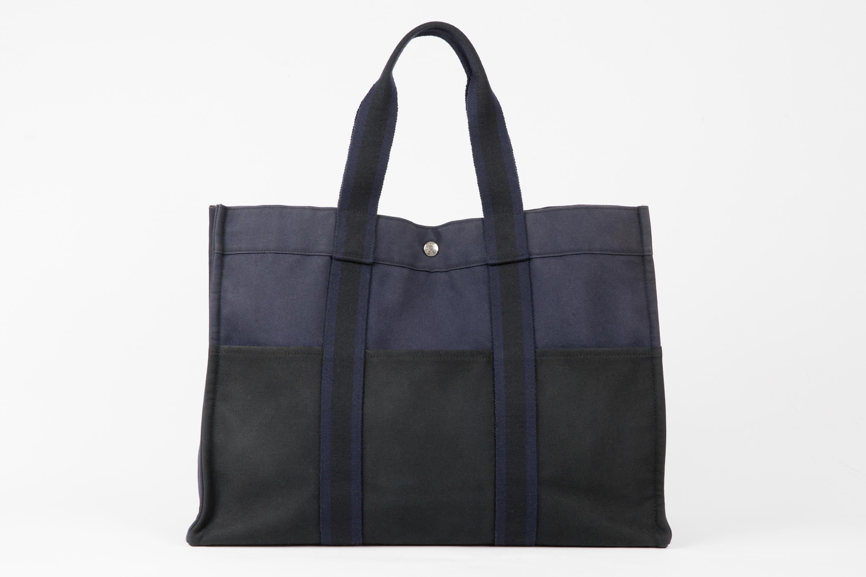Hermes Black and Navy Canvas Large Toto Tote Bag In Good Condition For Sale In Paris, FR