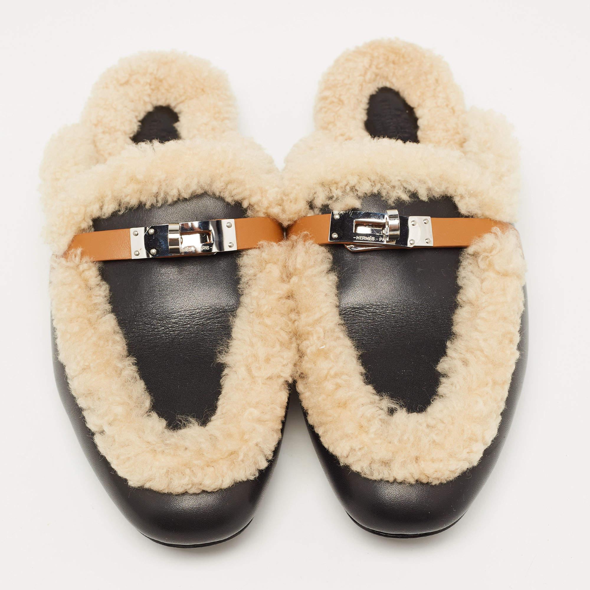Hermes Black/Beige Leather and Shearling Fur Oz Flat Mules Size 40 In Excellent Condition In Dubai, Al Qouz 2