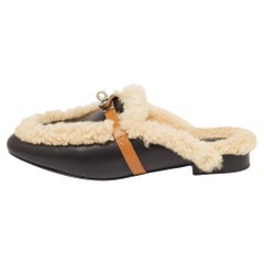 Hermes Mules plates Oz en cuir et fourrure de shearling noir/beige Taille 40