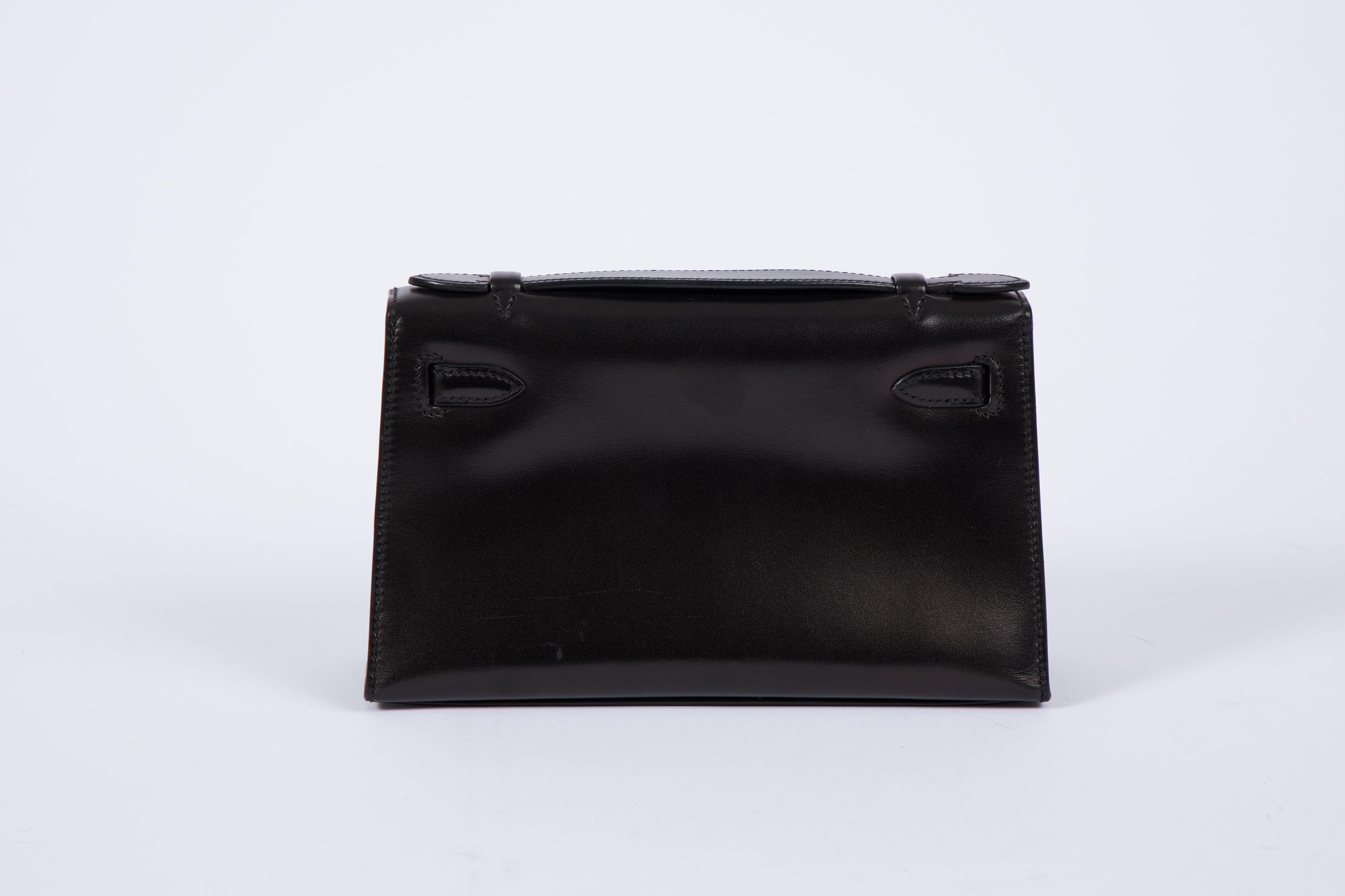 Hermes Black Box Calf Kelly Pouchette In Excellent Condition In West Hollywood, CA