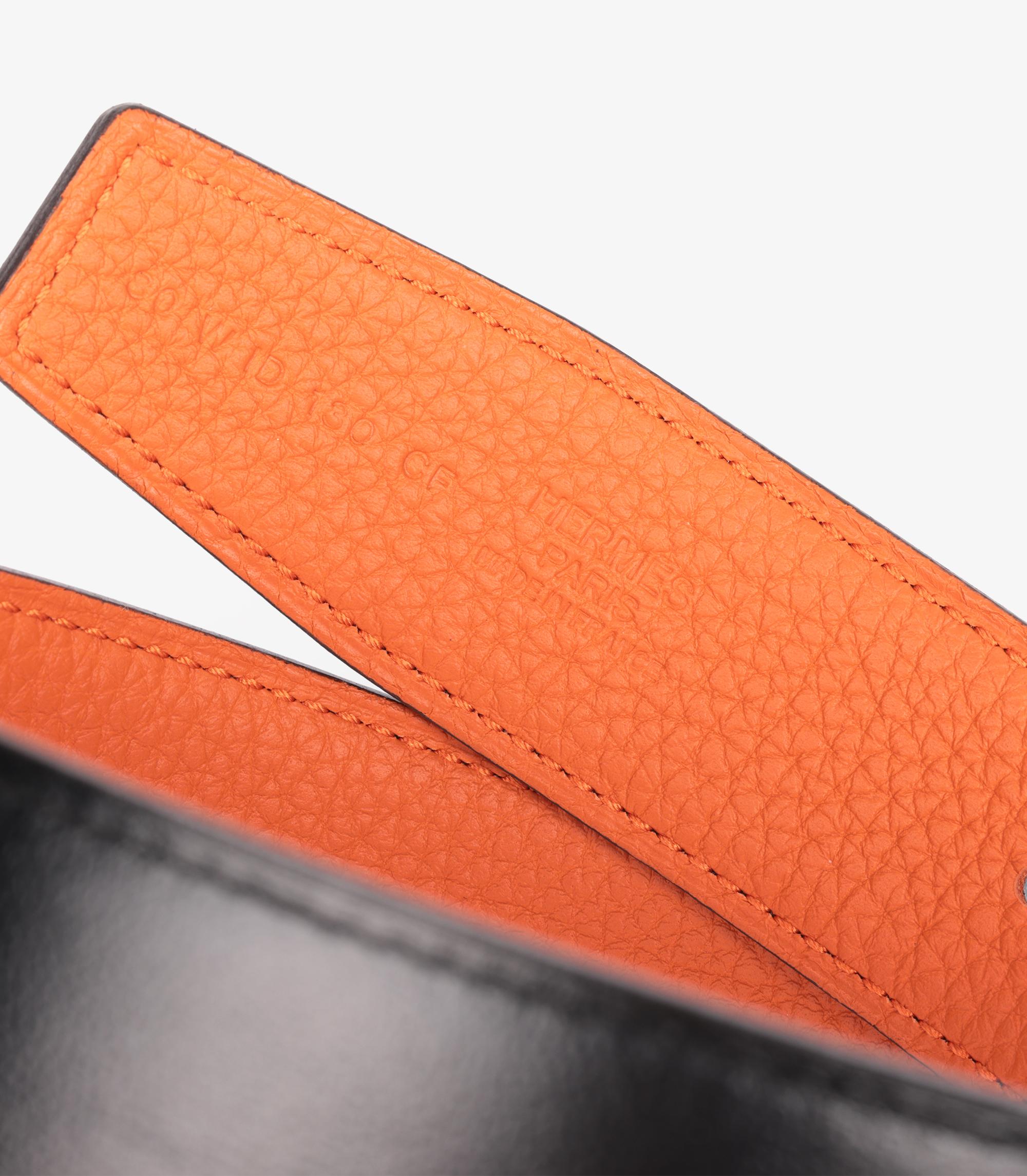 Hermès Black Box Kalbsleder & Orange H Togo Leder Constance Reversible 32mm im Zustand „Hervorragend“ im Angebot in Bishop's Stortford, Hertfordshire