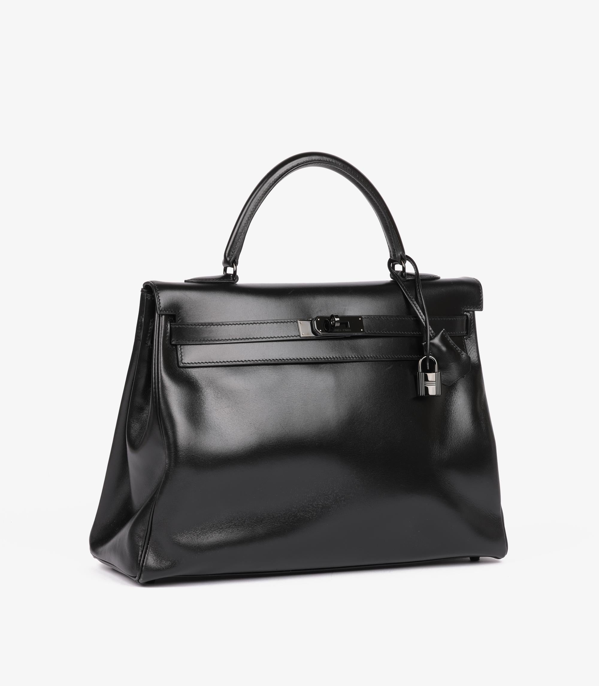 Hermès Boîte noire Cuir de veau SO Noir Kelly 35cm Retourne Excellent état - En vente à Bishop's Stortford, Hertfordshire