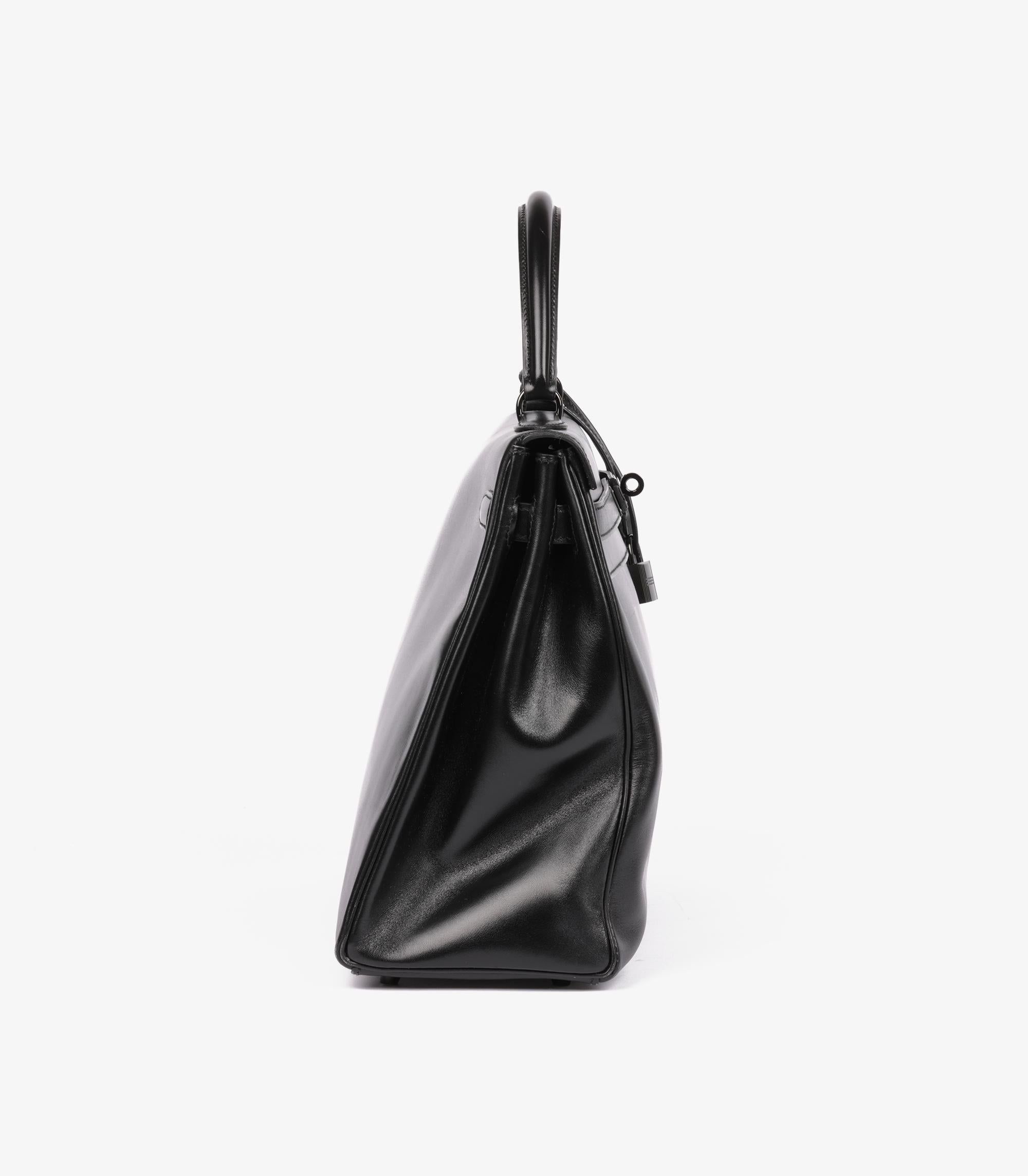 Hermès Boîte noire Cuir de veau SO Noir Kelly 35cm Retourne Unisexe en vente