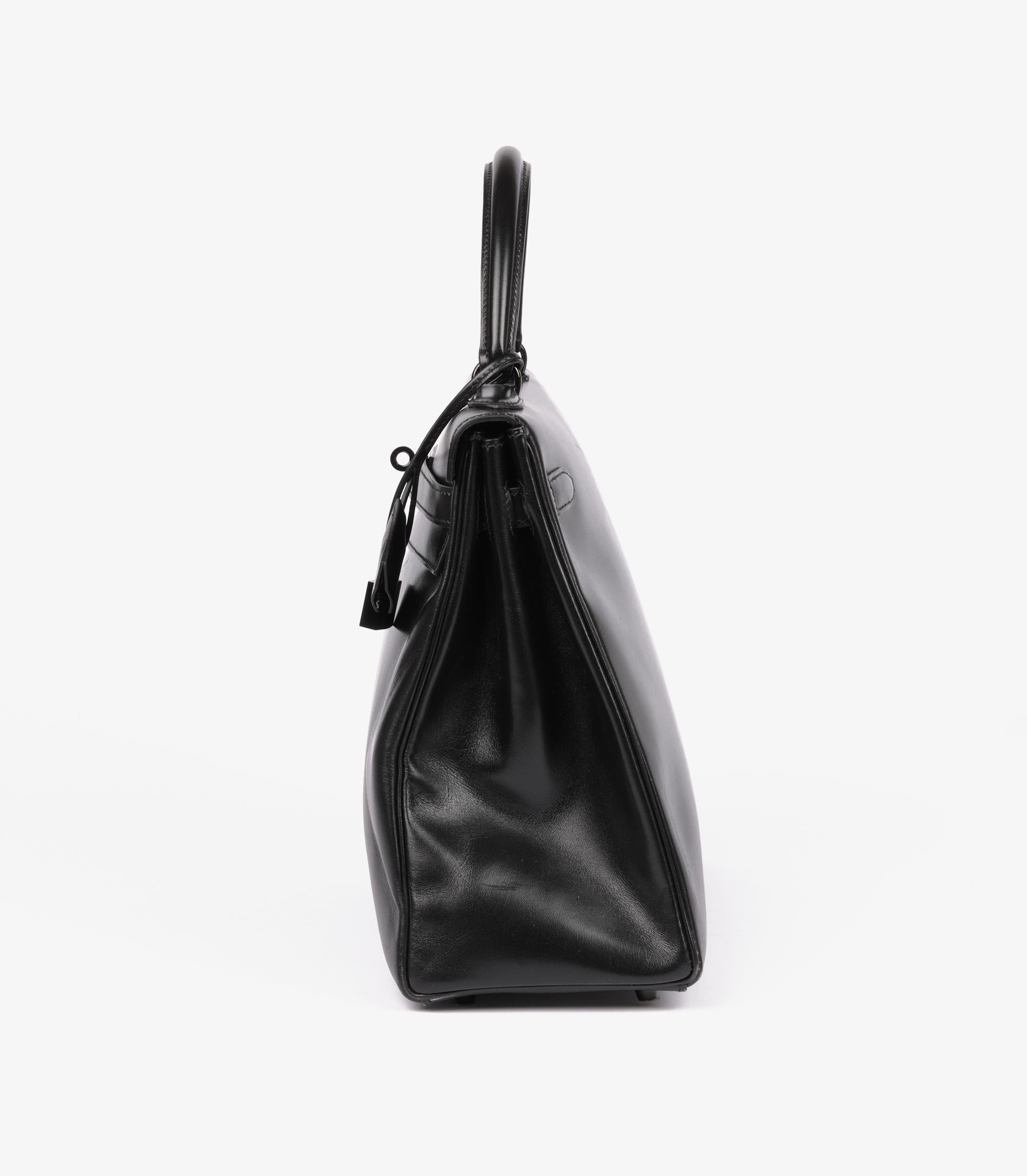 Hermès Boîte noire Cuir de veau SO Noir Kelly 35cm Retourne en vente 2