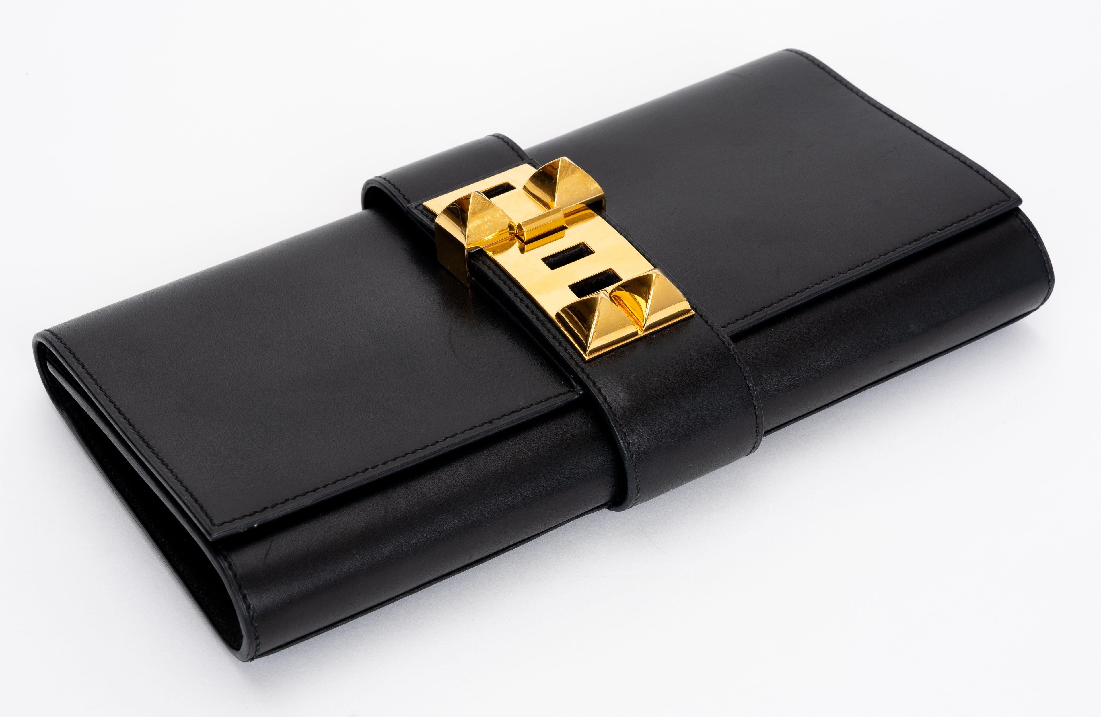 Hermes Black Box Calf Medor 23 Clutch In Good Condition For Sale In West Hollywood, CA