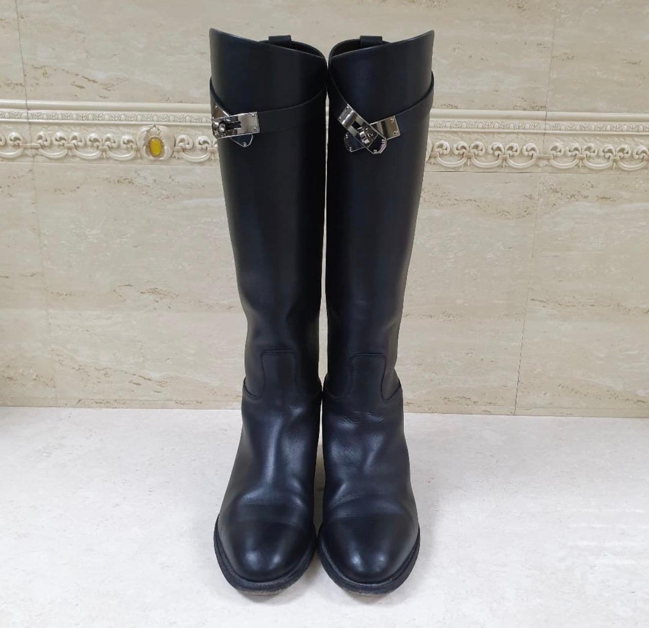 These stunning boots are just what your wardrobe has been looking for. 
With Hermes' rich equine history, it's no wonder that these boots channel equestrian style. T
These stunning tall boots are crafted out of Box calfskin leather with a strap at