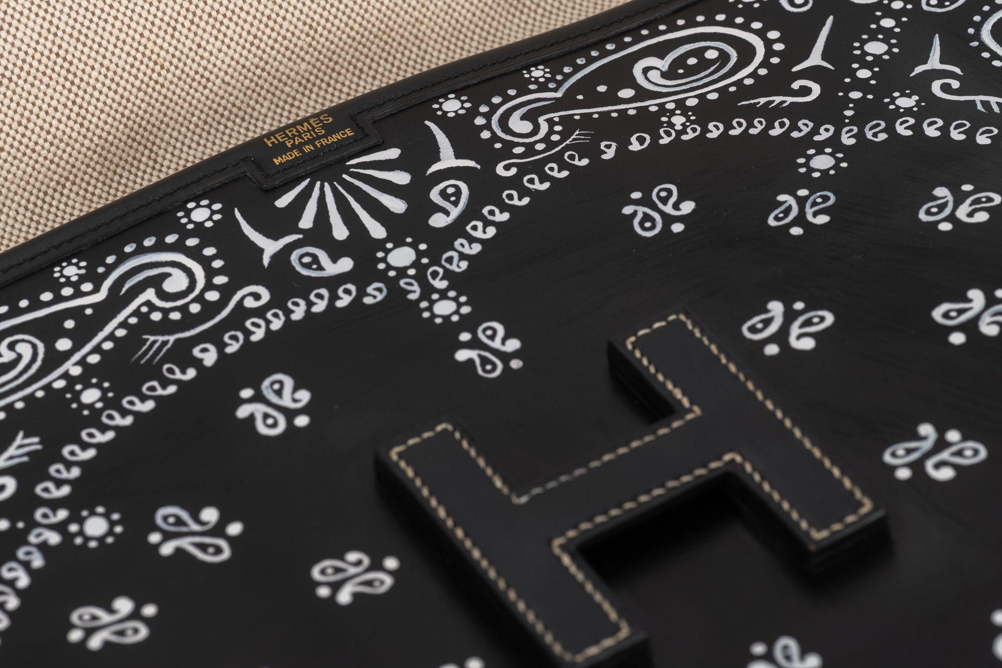 Hermès - Boîte noire - Pochette Jige - Sac bandana en vente 1