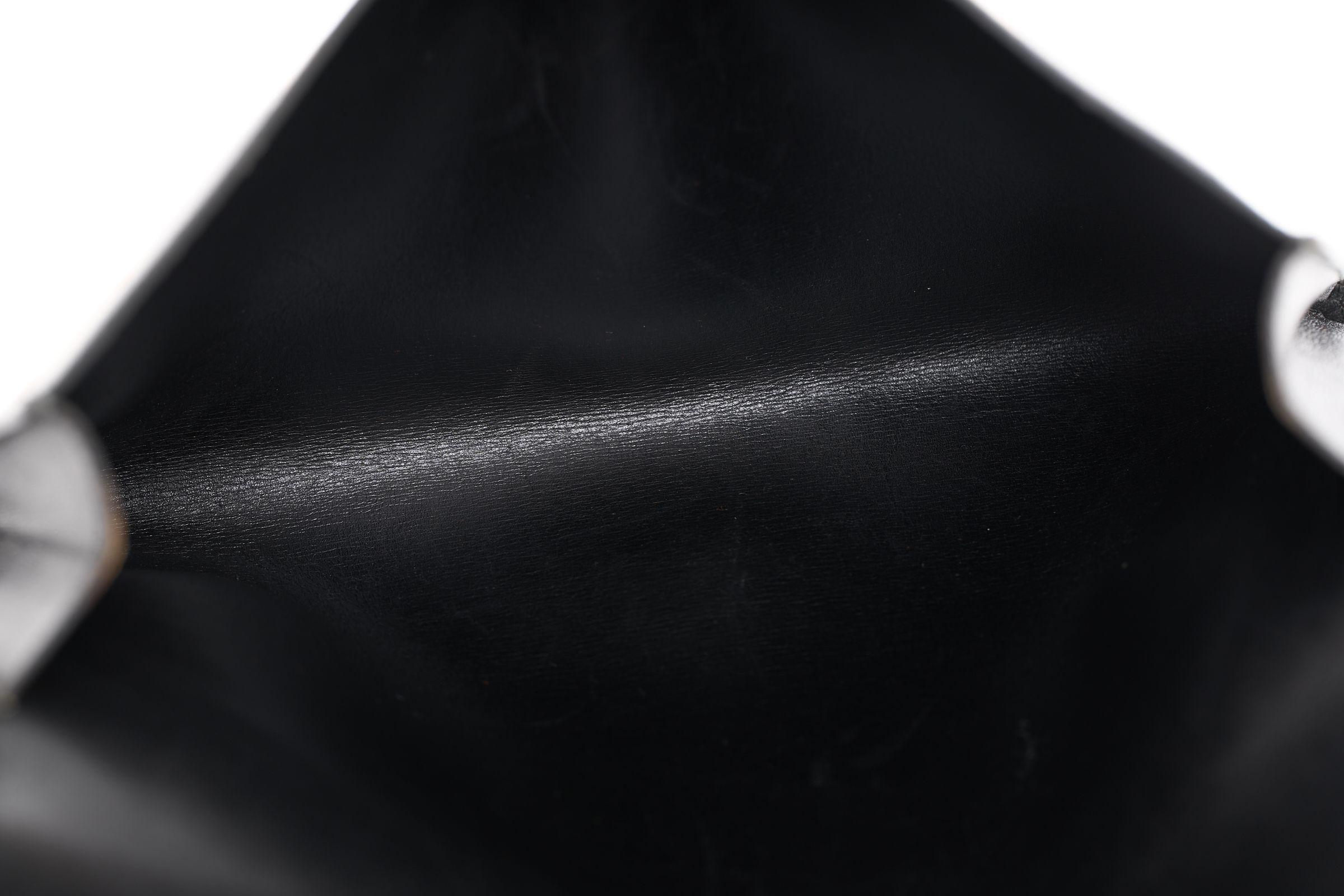 Hermès Boîte noire Pochette Rio peinte à la main en vente 3