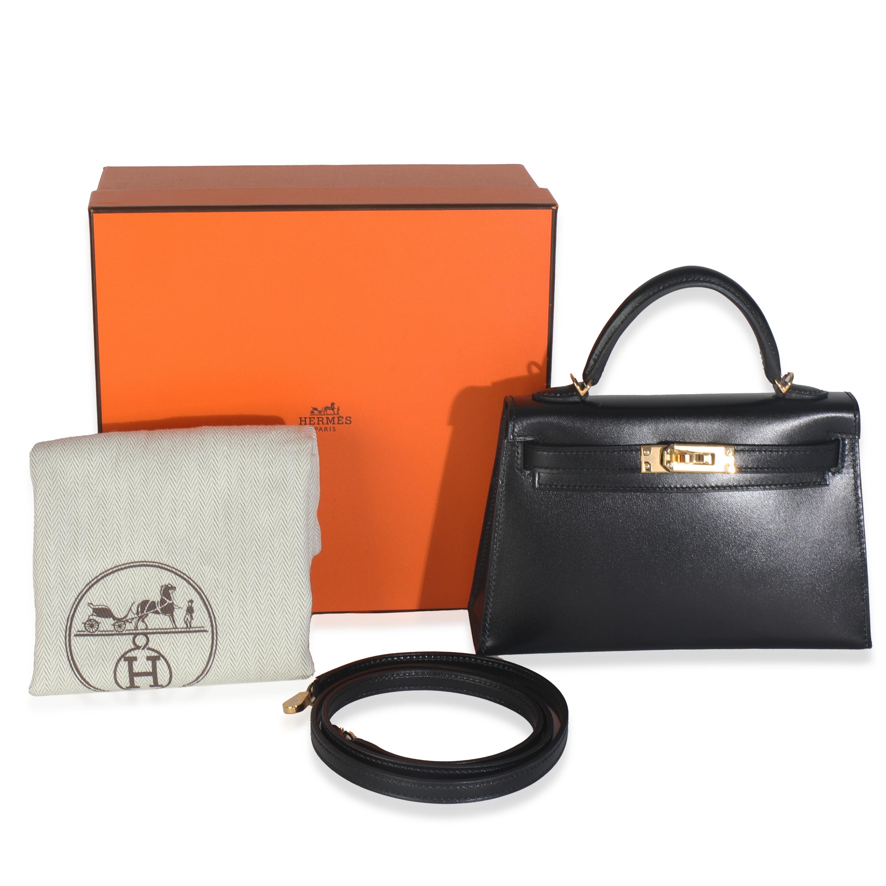 Hermès Scatola nera Sellier Sellier Mini Kelly 20 GHW
SKU: M148979

Condition Description: Officially renamed in 1977, the Hermès Kelly was originally called the Sac à Dépêches (which translates to ‘the dispatch bag’). The structured bag’s moniker