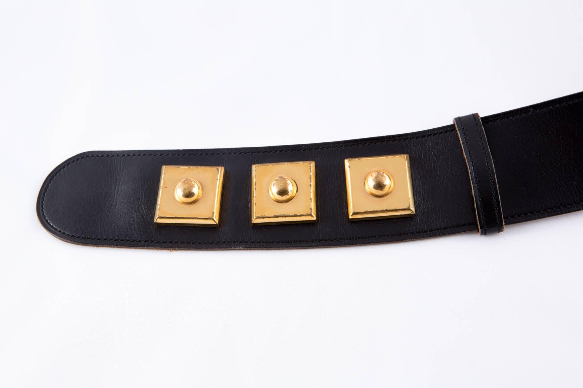 Hermes black box calf leather Piano belt featuring plated gold hardware details, snap opening, adjustable length by three gold plated square snap. The interior is in camel leather with Hermes Paris, 24 Fbg Saint-Honoré stamp. 
Total maxi length: