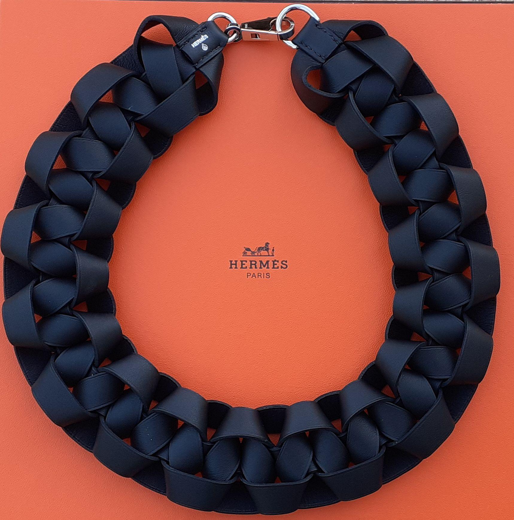 Hermès Schwarzes geflochtenes Lederarmband und Halskette Set Petit H Selten Damen im Angebot