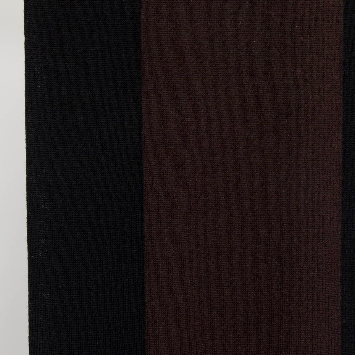 100% authentic Hermès jersey muffler in black and espresso brown cashmere (50%) and wool (50% - please note the content tag is missing). One side has a stretched H in black with brown in between. The other side is completely black. Has been worn and