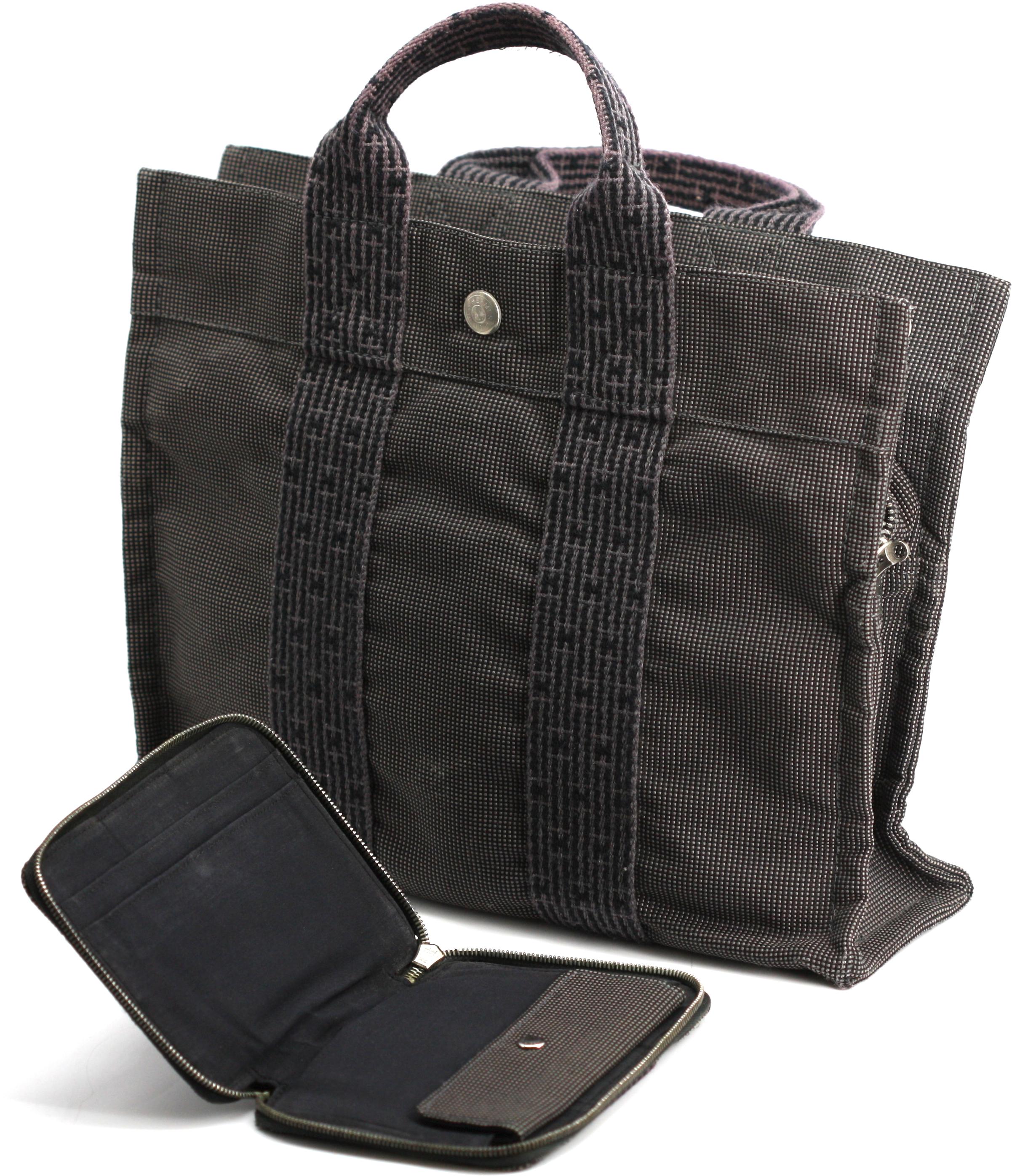 Hermes Schwarz Canvas Small Escale PM Tote und Geldbörse für Damen oder Herren im Angebot
