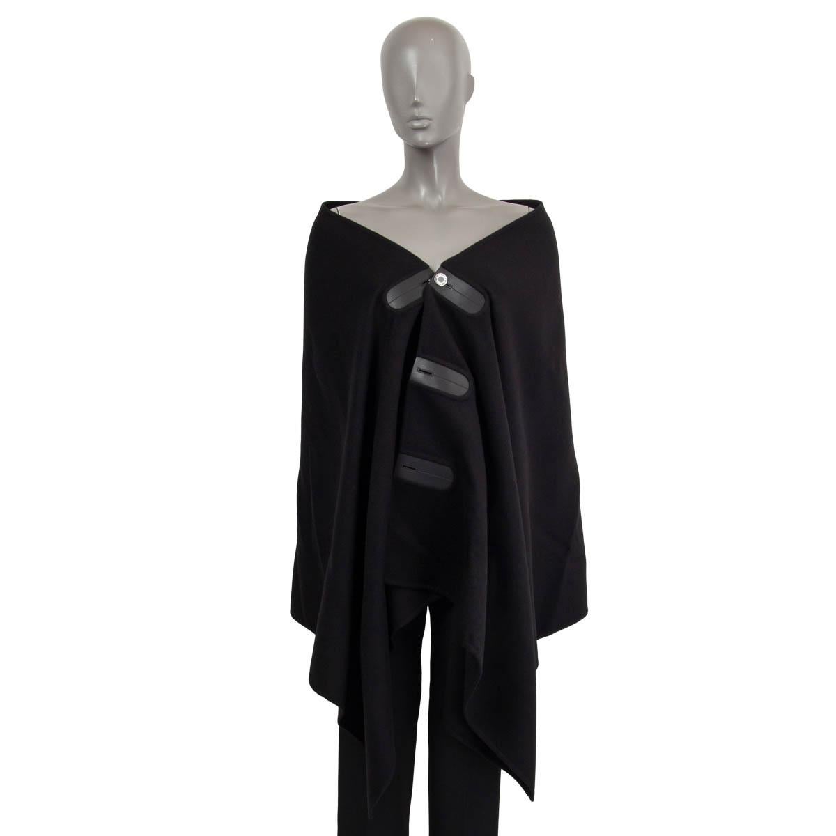 HERMES black cashmere LEATHER TRIM Cape Jacket One Size In Excellent Condition For Sale In Zürich, CH