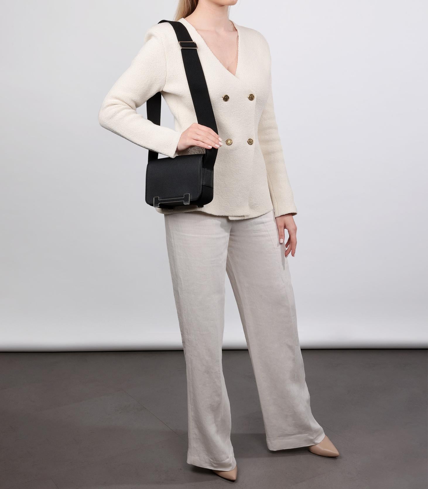 Hermès Black Chèvre Mysore Leather Geta

Brand- Hermès
Model- Geta
Product Type- Crossbody, Shoulder
Serial Number- *
Age- Circa 2024
Accompanied By- Hermès Dust Bag, Box, Care Booklet, Ribbon, Invoice
Colour- Black
Hardware- Palladium
Material(s)-