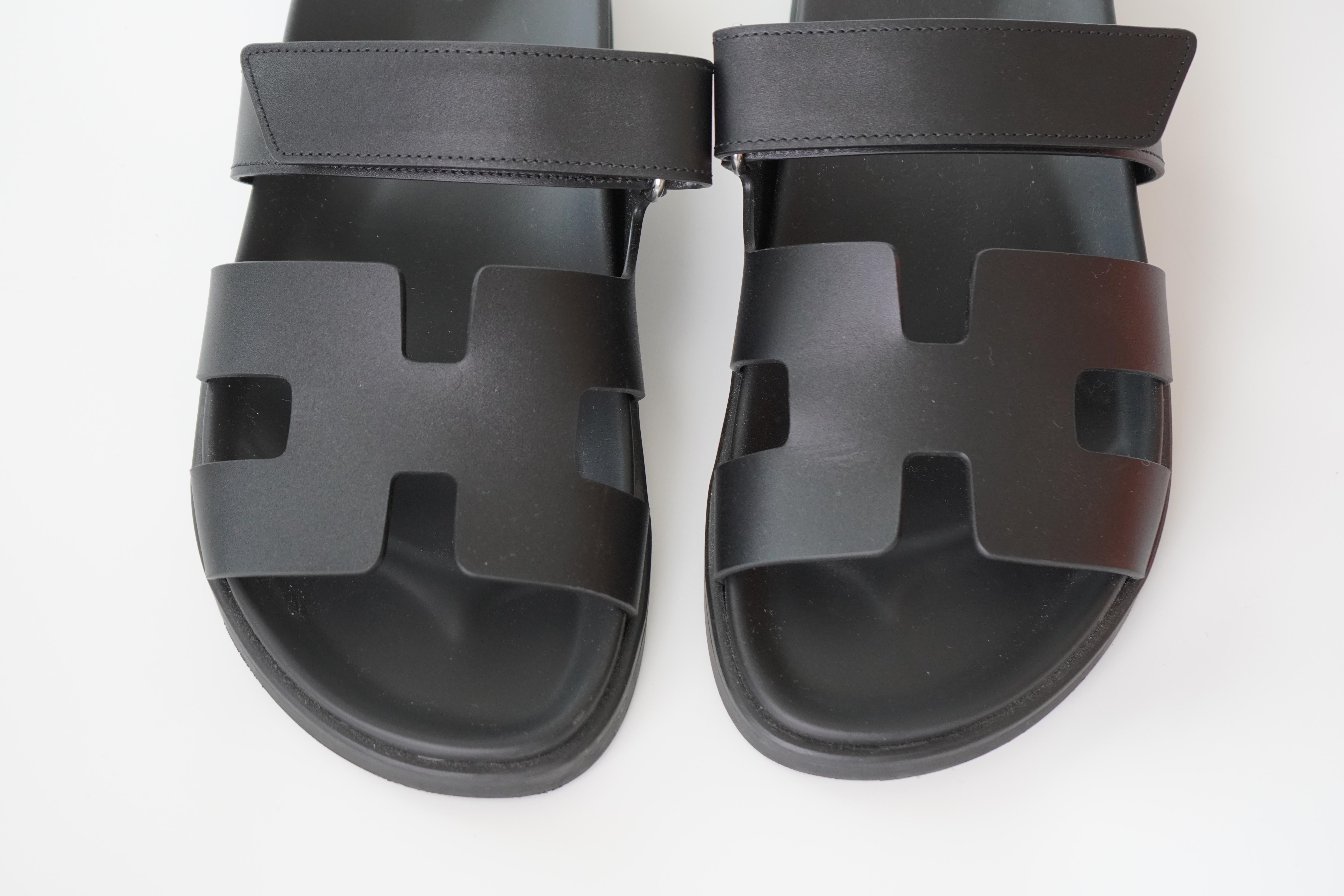 Hermes Schwarz Chypre Leder Sandalen
Größe 39
Perfekter Zustand