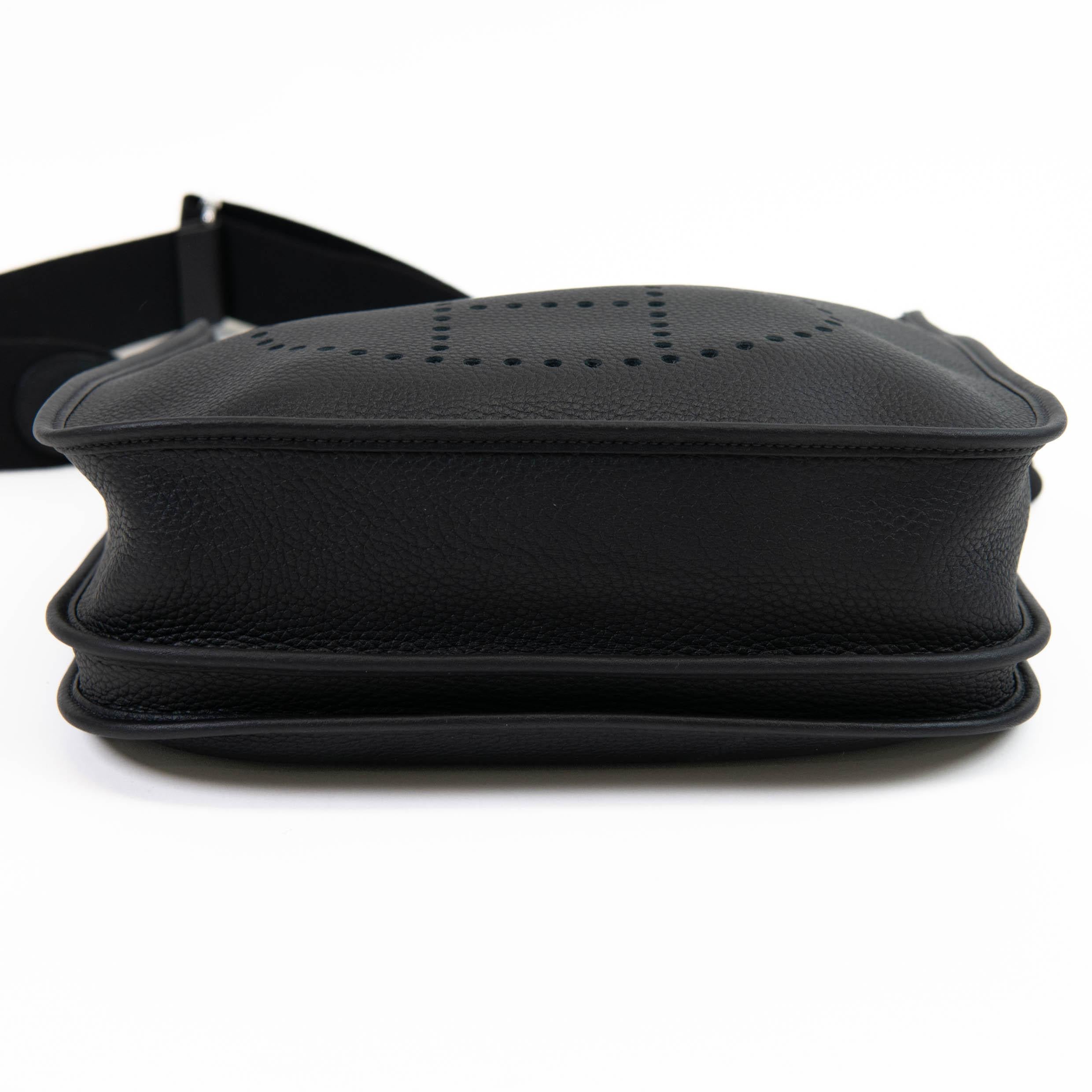 Hermès Black Clemence Evelyne III PM Bag Palladium Hardware For Sale 1