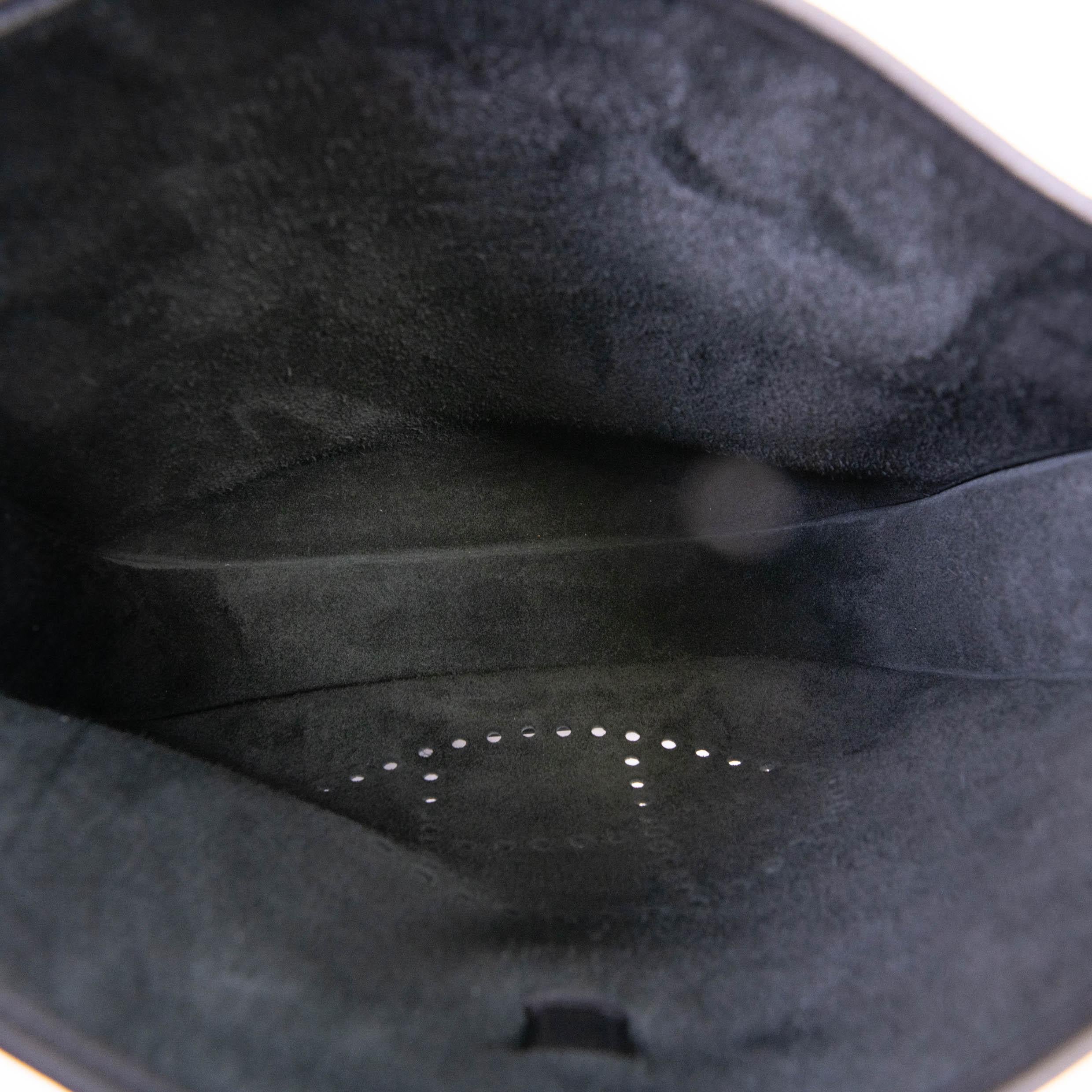 Hermès Black Clemence Evelyne III PM Bag Palladium Hardware For Sale 2