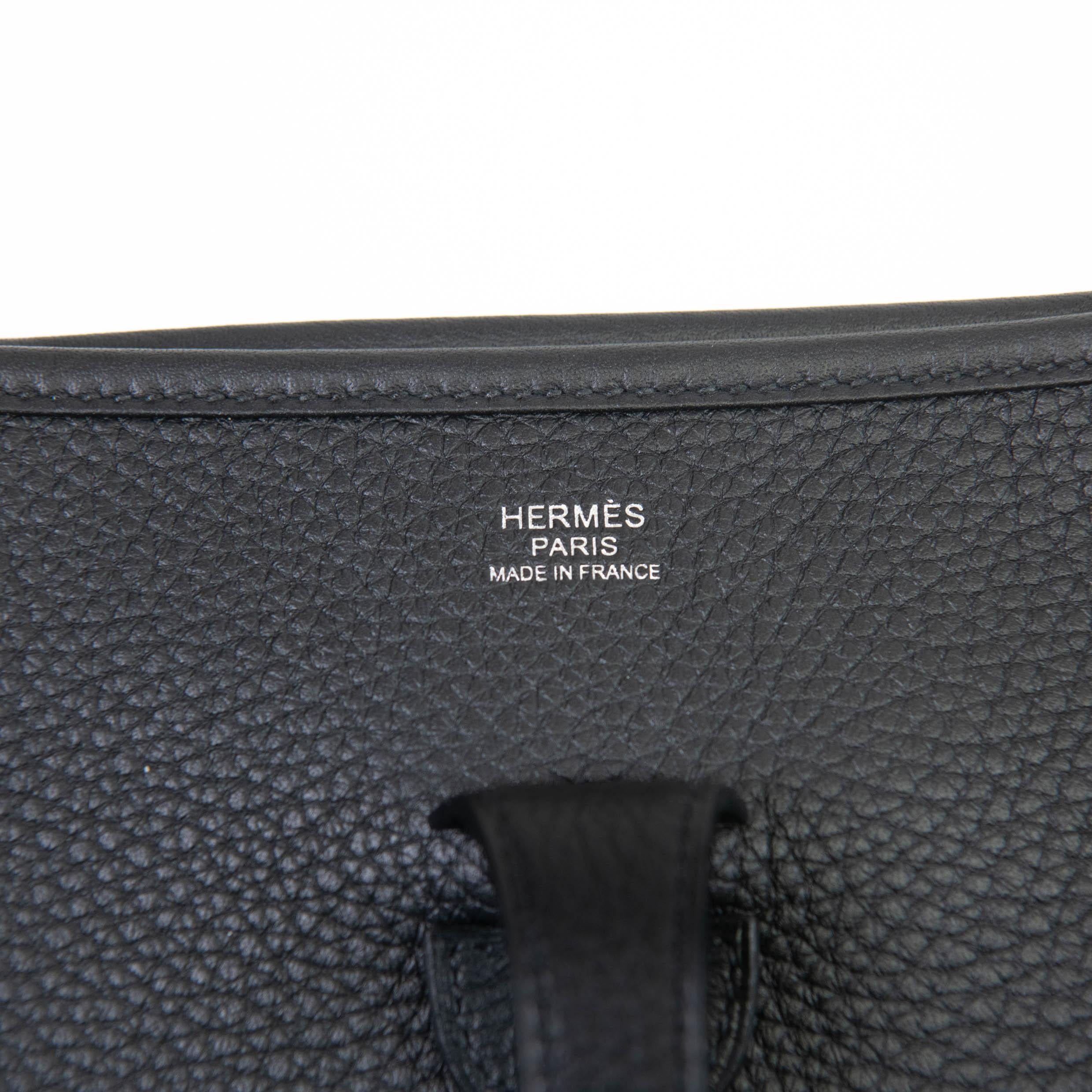 Hermès Black Clemence Evelyne III PM Bag Palladium Hardware For Sale 3
