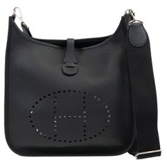Hermès Schwarz Clemence Evelyne III PM Tasche Palladium Hardware