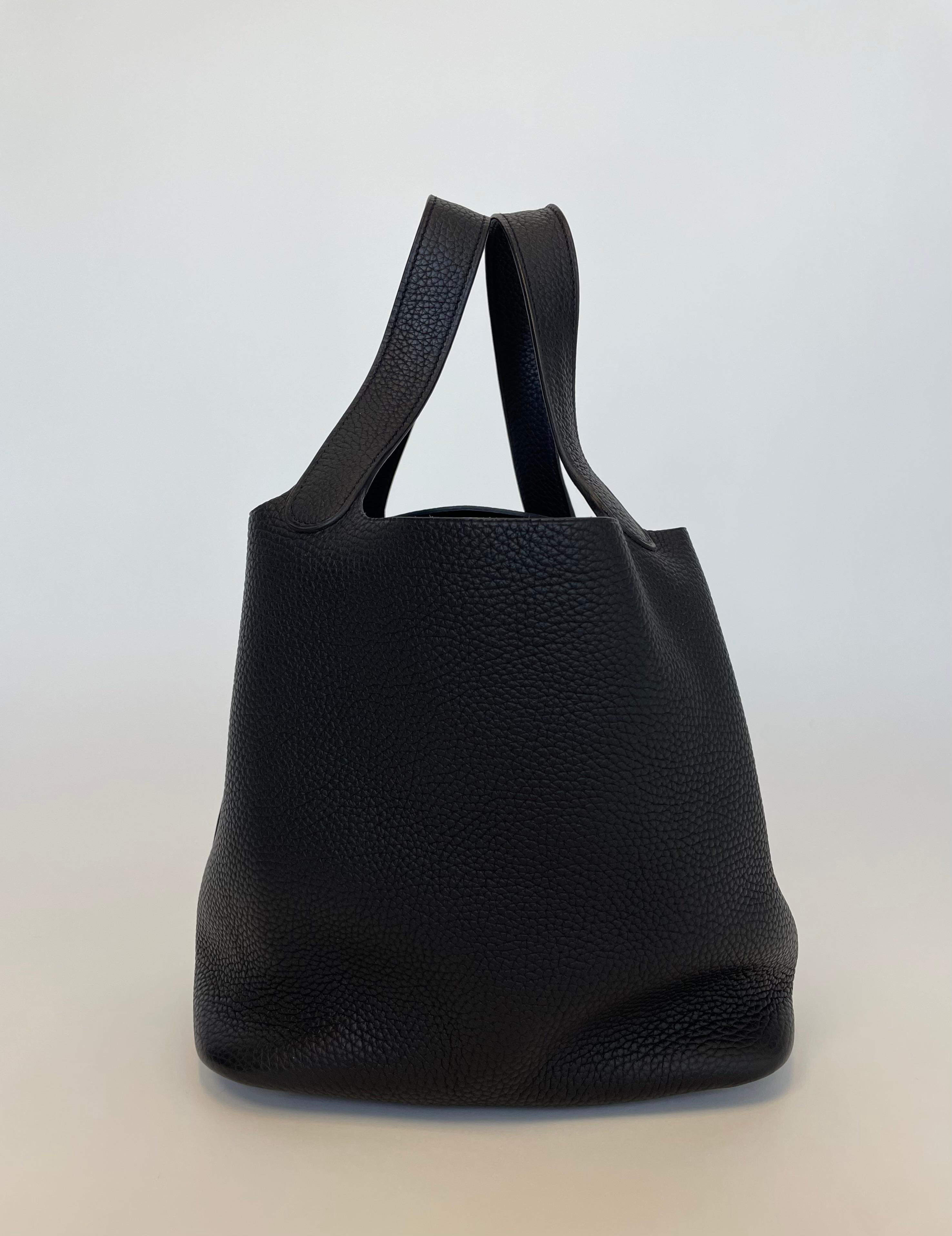 Sac Clemence Picotin Lock 22 noir d'Hermès Excellent état à Geneva, CH