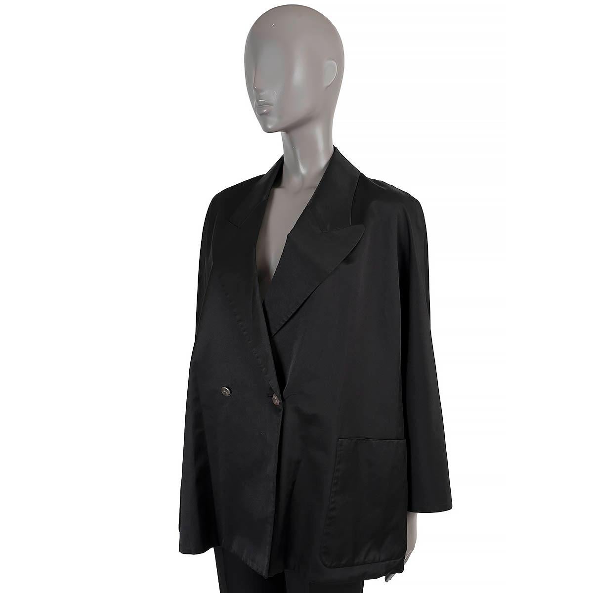 100% authentic Hermès tuxedo blazer in black cotton (67%) and silk (33%). Features raglan sleeves, peak lapels, slightly A-line shape and two patch pockets at the waist. Double-breasted silver-tone metal button closure. Has been worn and is in