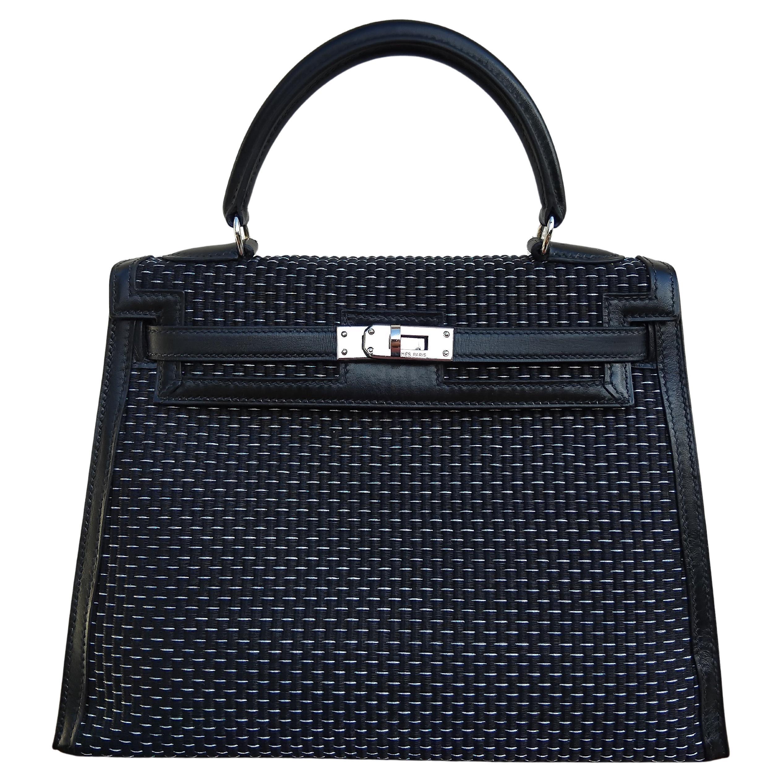 Rara opportunità di ottenere un'autentica ed eccezionale borsa Hermès Crinoline

Borsa 