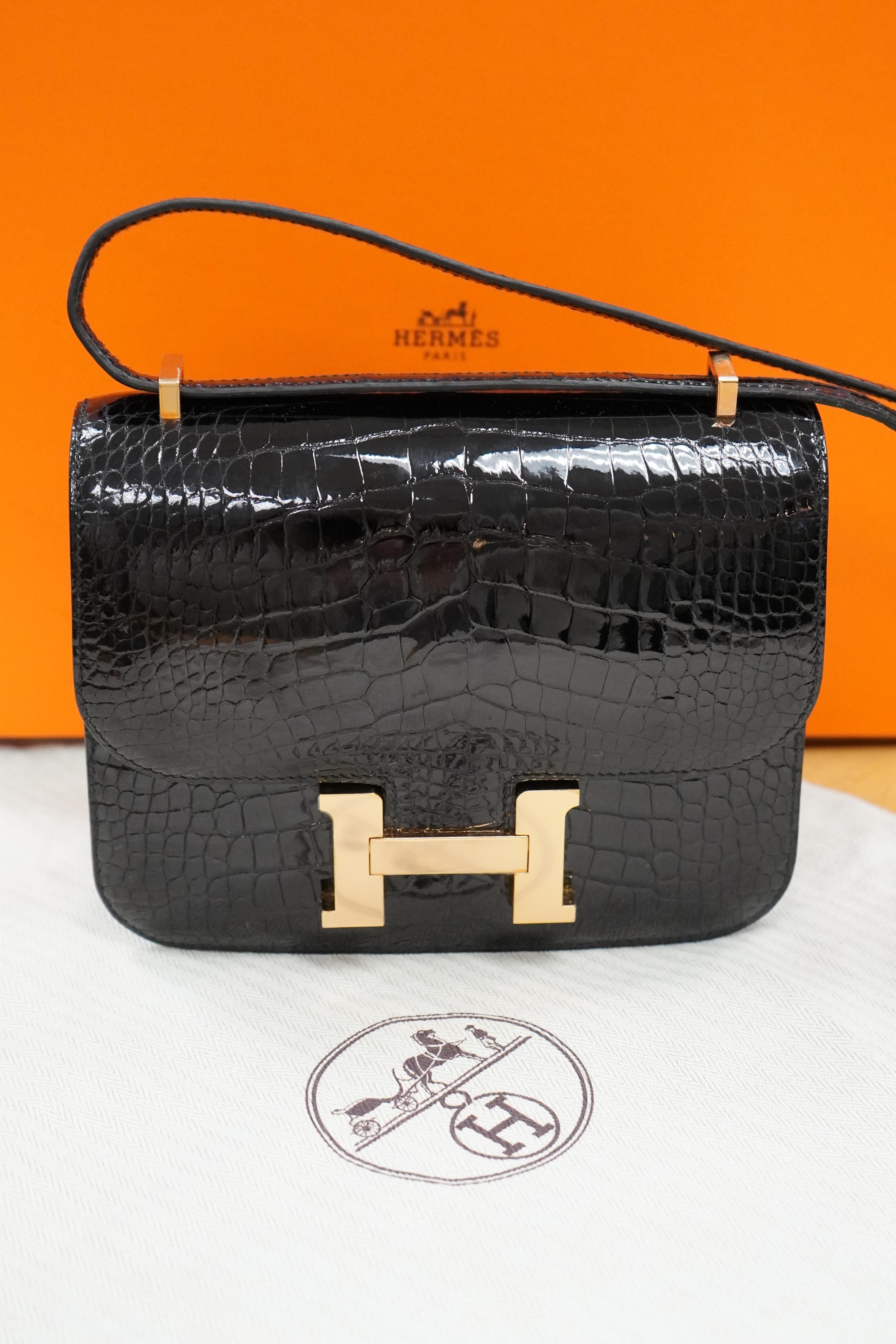 Sac Constance en crocodile noir de Hermes  en vente 2