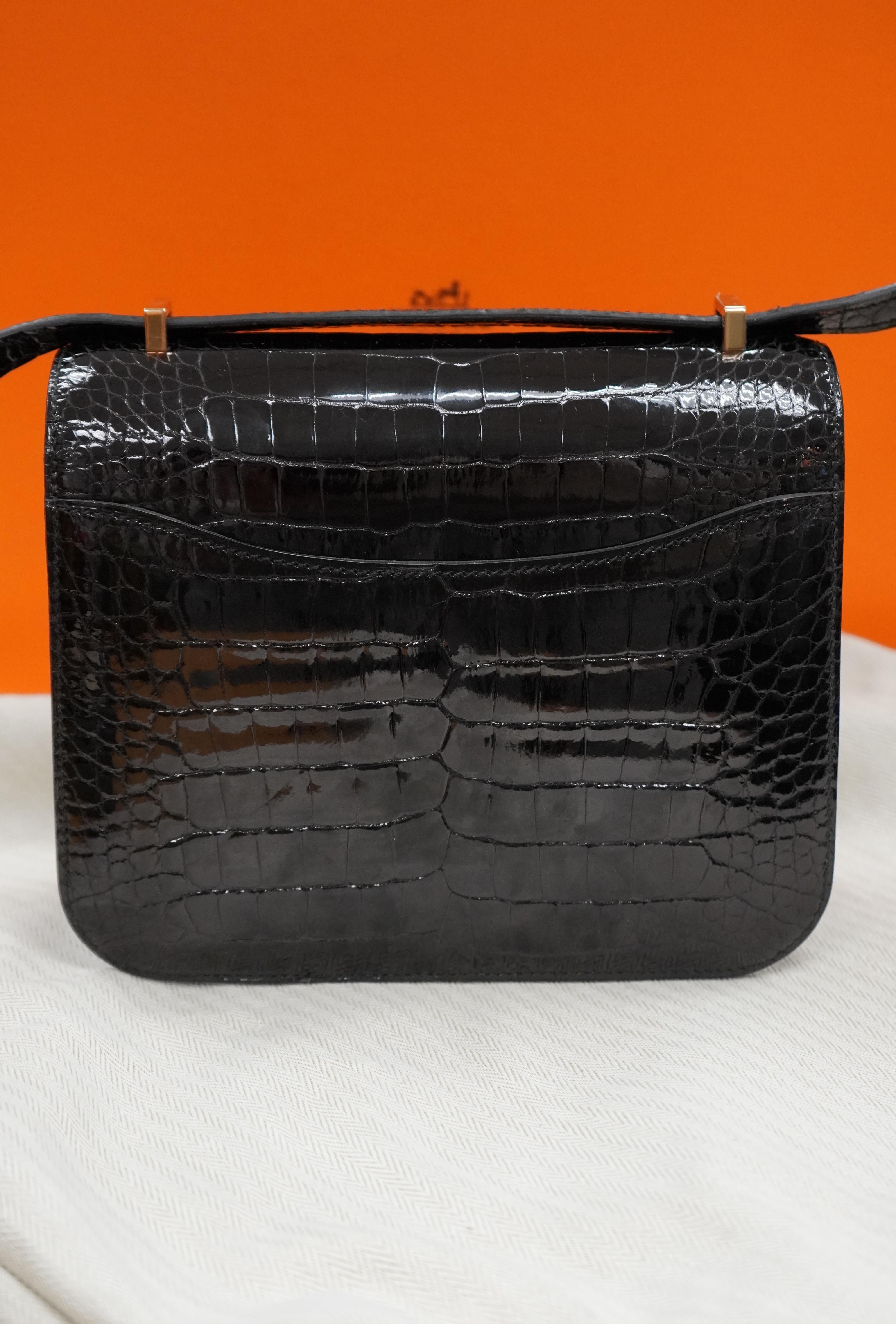 Sac Constance en crocodile noir de Hermes  en vente 4