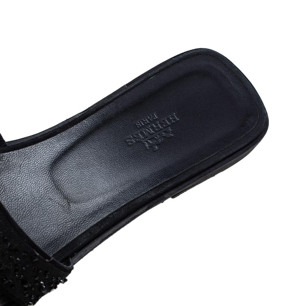Hermes Schwarz Kristall verschönert Wildleder Oran Sandalen Größe 39.5 im Zustand „Gut“ in Dubai, Al Qouz 2